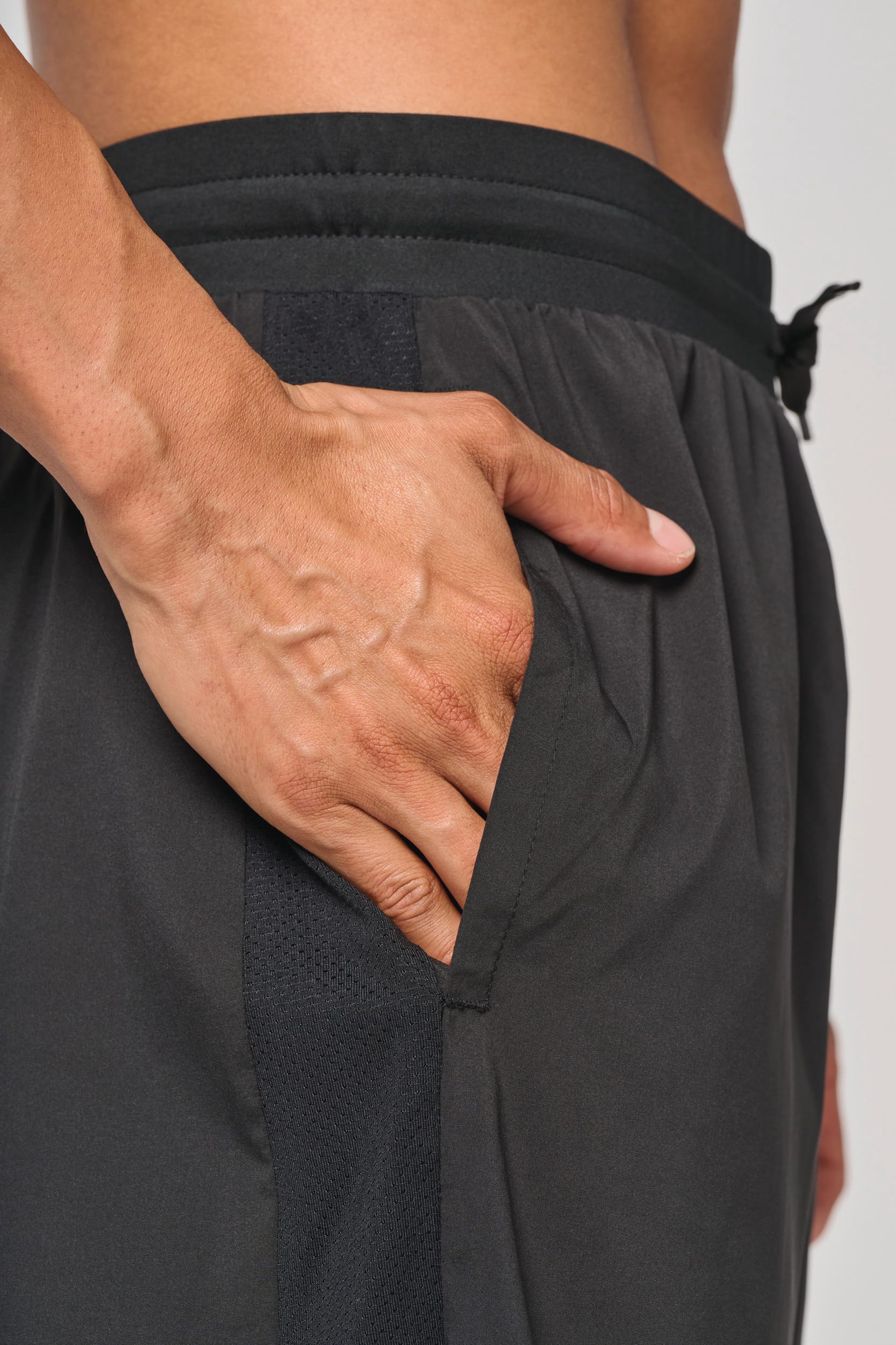 Short de sport 2-en-1 recyclé pour homme – 85 g/m² | PA1032
