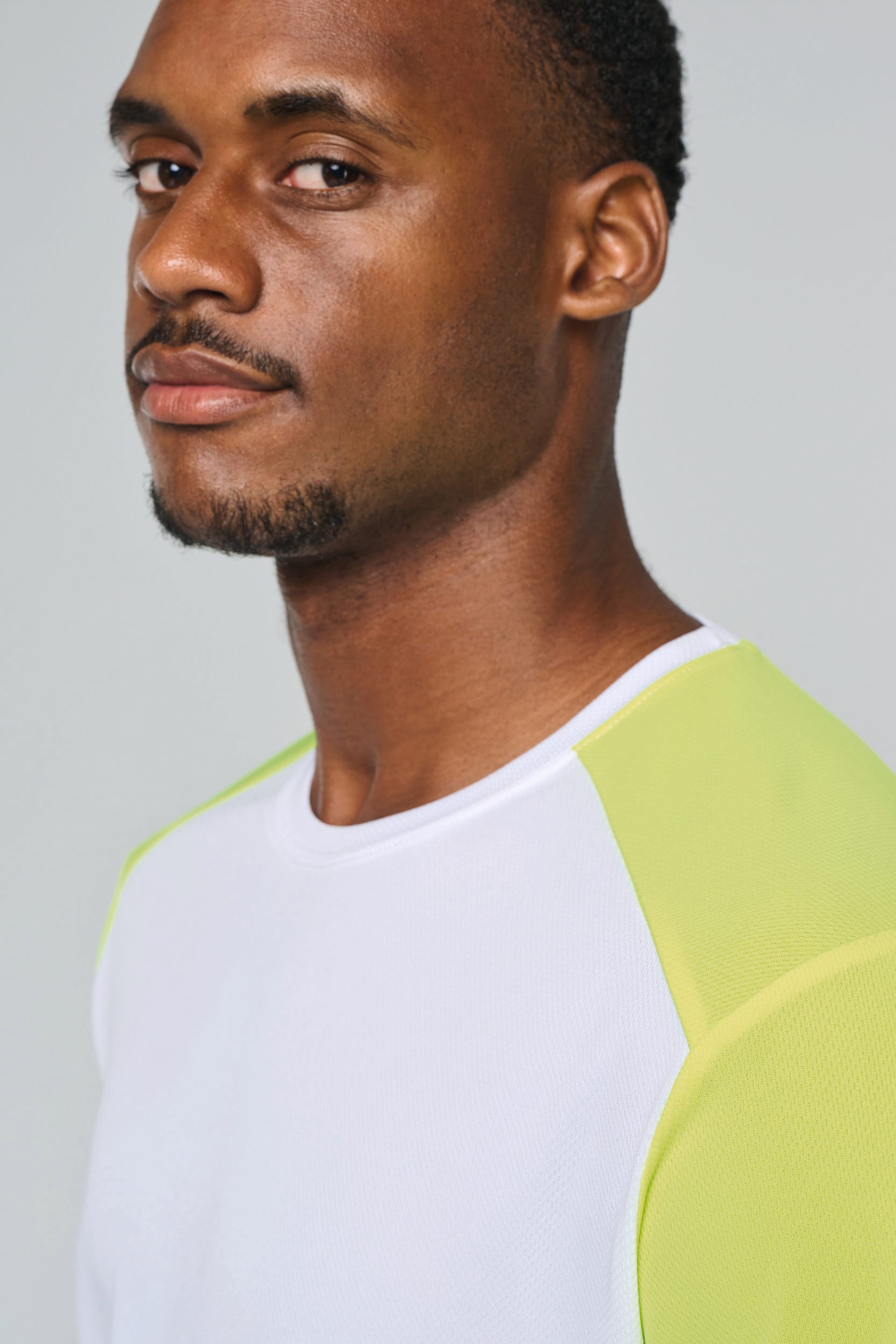 T-shirt de sport bicolore écologique pour homme – PA4014