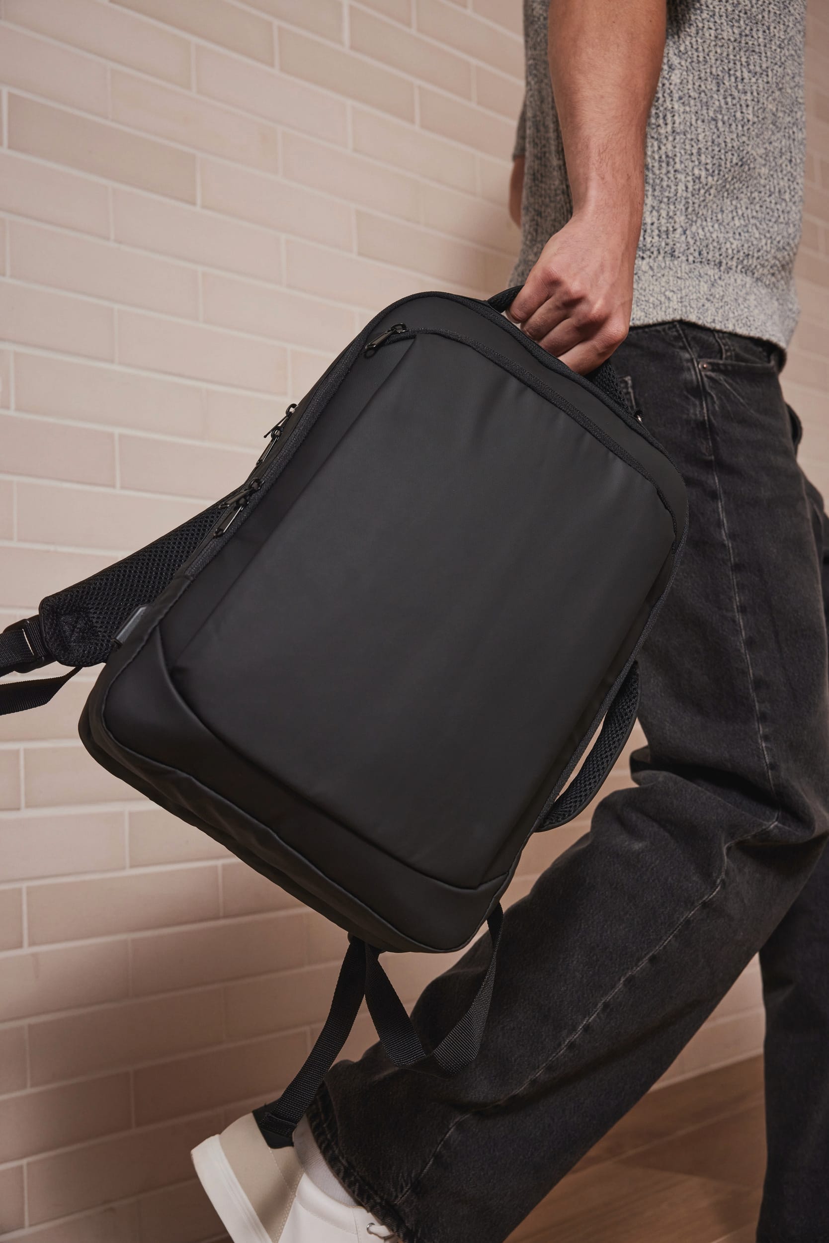 Konvertibler Business-Rucksack mit USB-Anschluss – 230 g/m² | KI5110