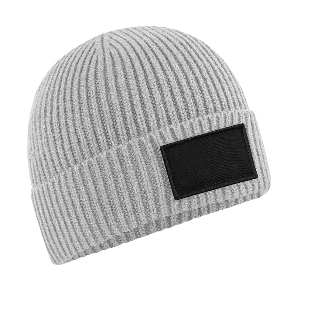 Fashion Patch Beanie - Gerippt, Recycelt & Anpassungsbereit | 98069