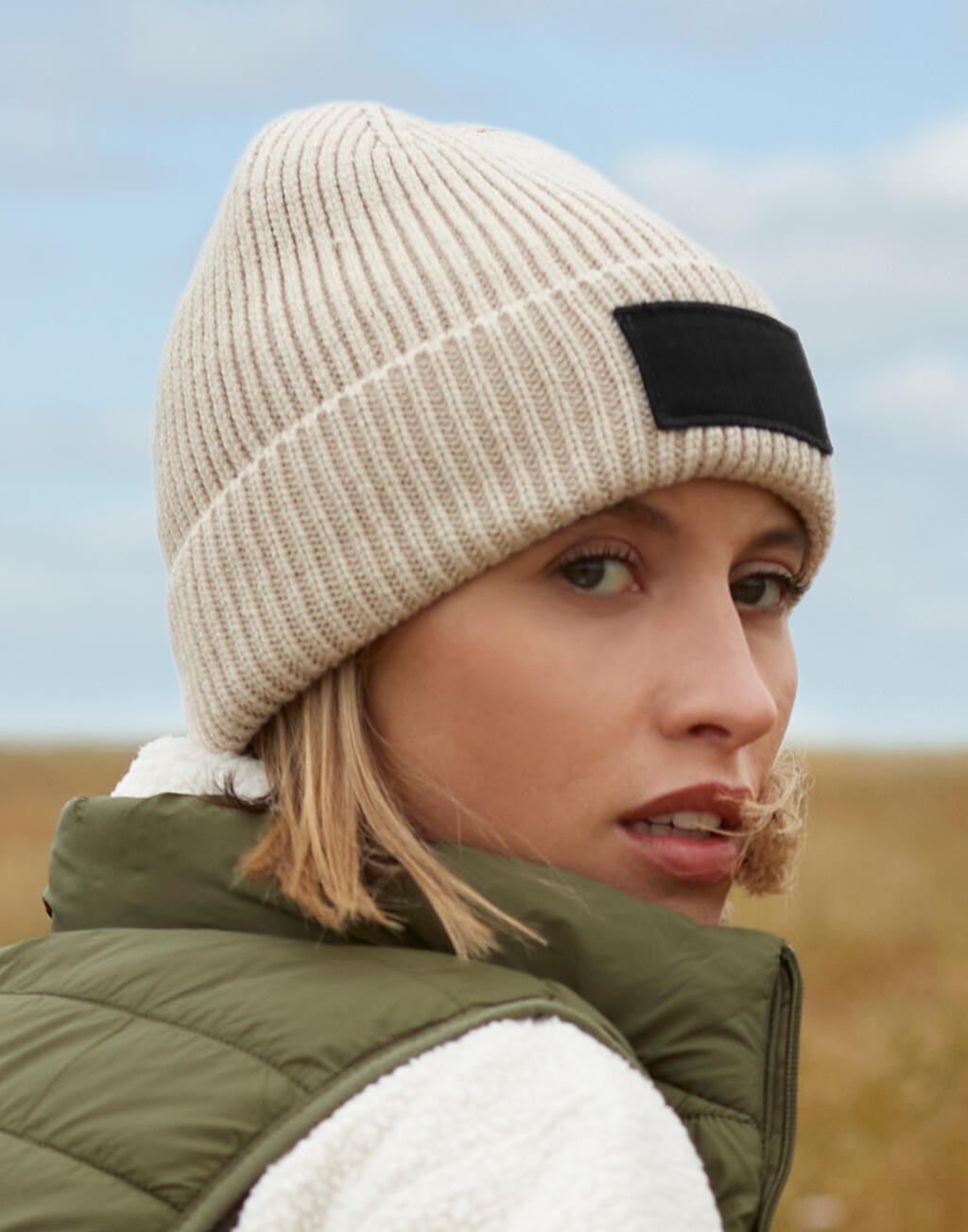 Fashion Patch Beanie - Gerippt, Recycelt & Anpassungsbereit | 98069