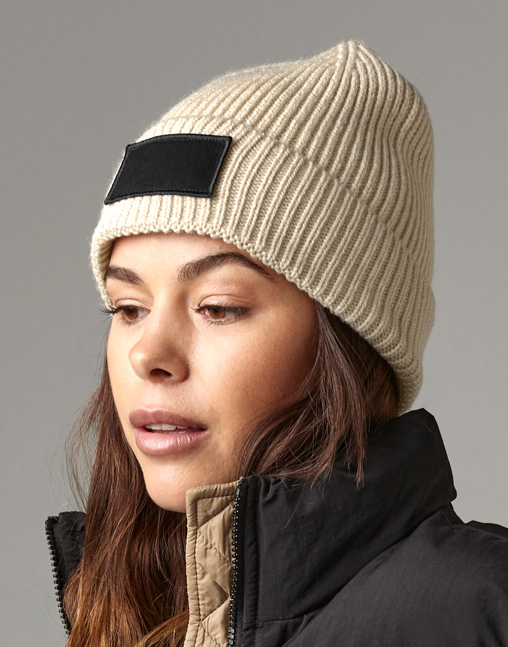 Fashion Patch Beanie - Gerippt, Recycelt & Anpassungsbereit | 98069