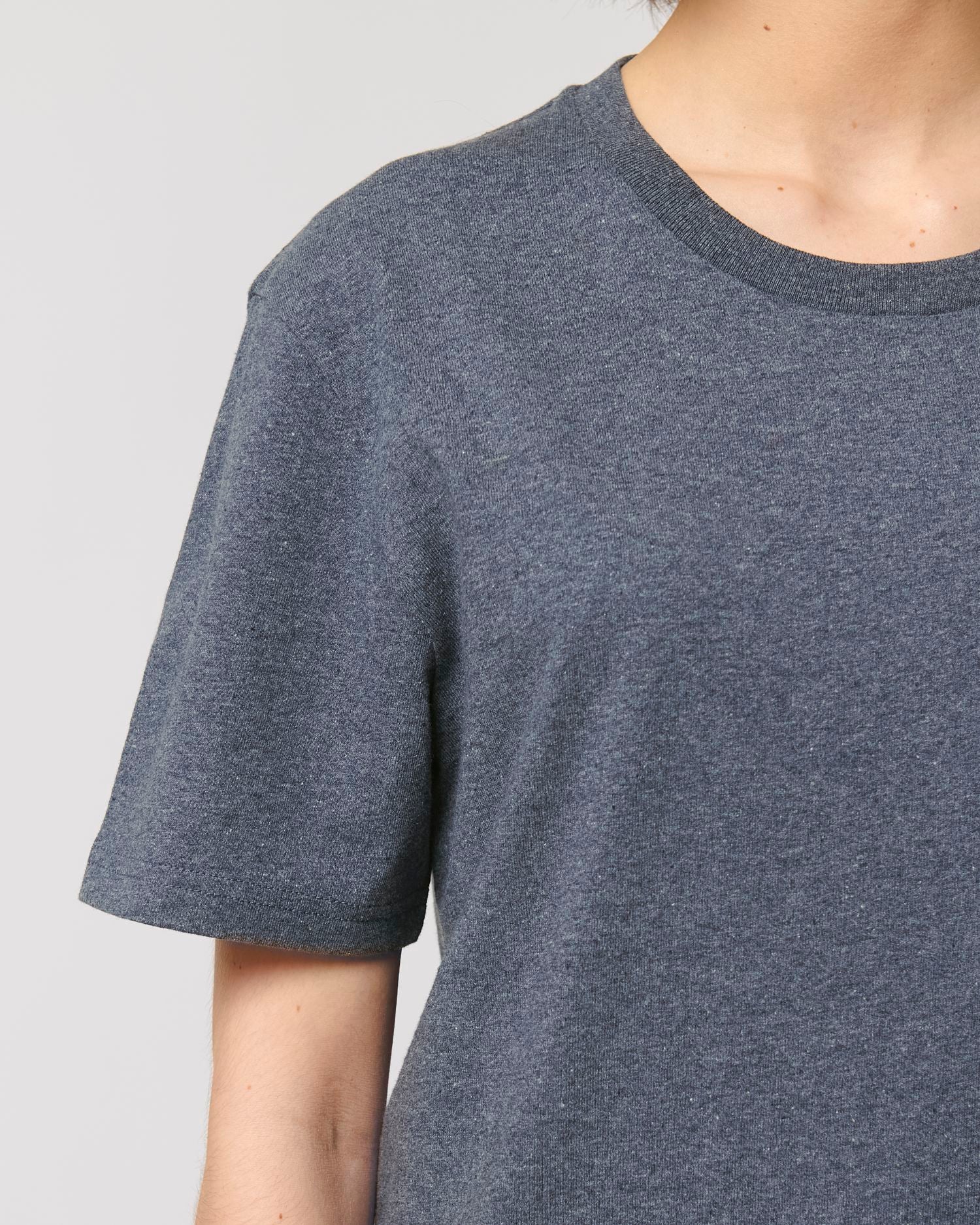 Unisex T-Shirt aus recycelter und Bio-Baumwolle - 180 g/m² | RE-Creator STTU787