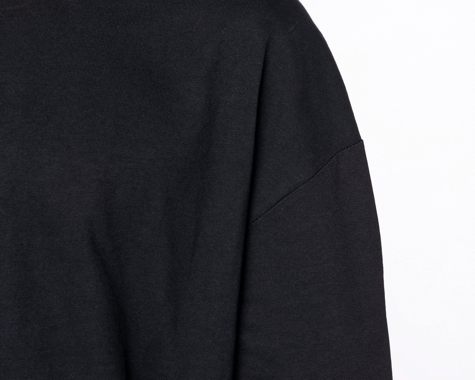 Oversize clothing: High-Quality Blank Oversized T-shirts and Hoodies.