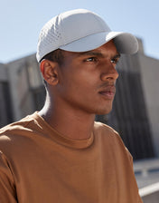 Laser Performance Trucker Cap - Gerecycled, Ademend & Aanpasbaar | elfduizend driehonderd negenenzestig