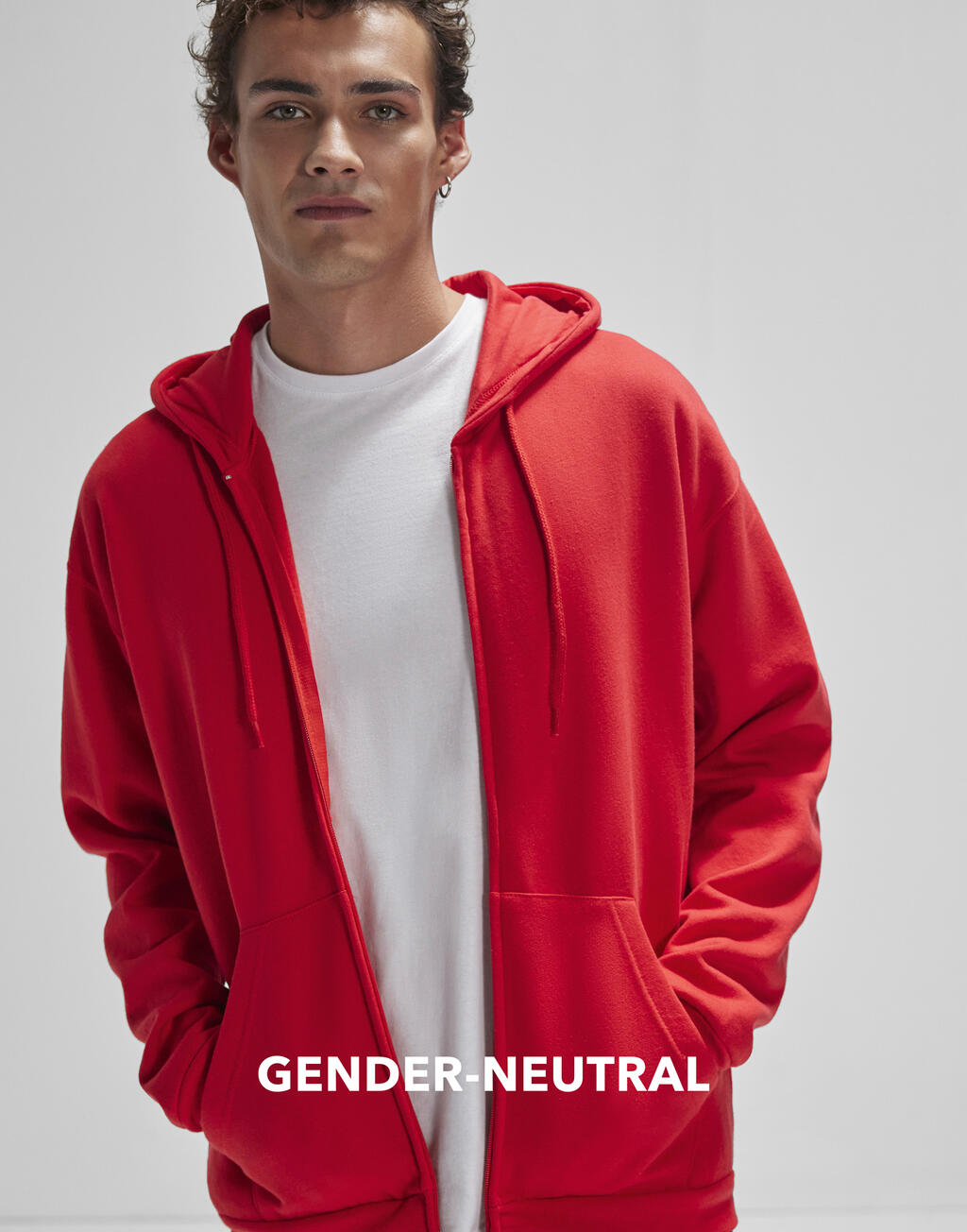 EXID LADY 01 18, femme portant un sweat à capuche rouge avec cordon de EXID LADY 01 18, femme portant un sweat à capuche rouge avec cordon de