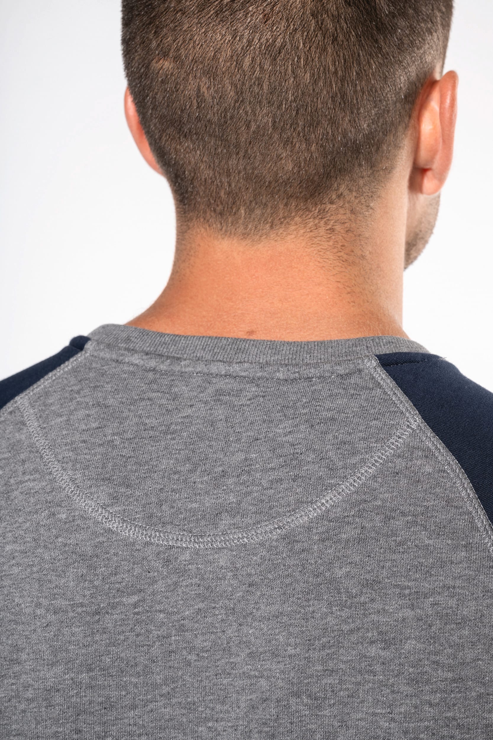 Sweat-shirt à manches raglan bicolore en coton biologique pour homme - K491