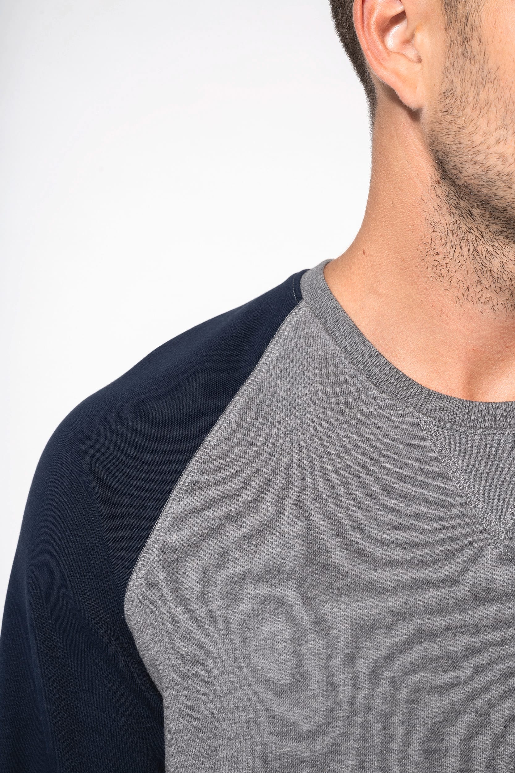 Sweat-shirt à manches raglan bicolore en coton biologique pour homme - K491