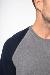 Sweat-shirt à manches raglan bicolore en coton biologique pour homme - K491