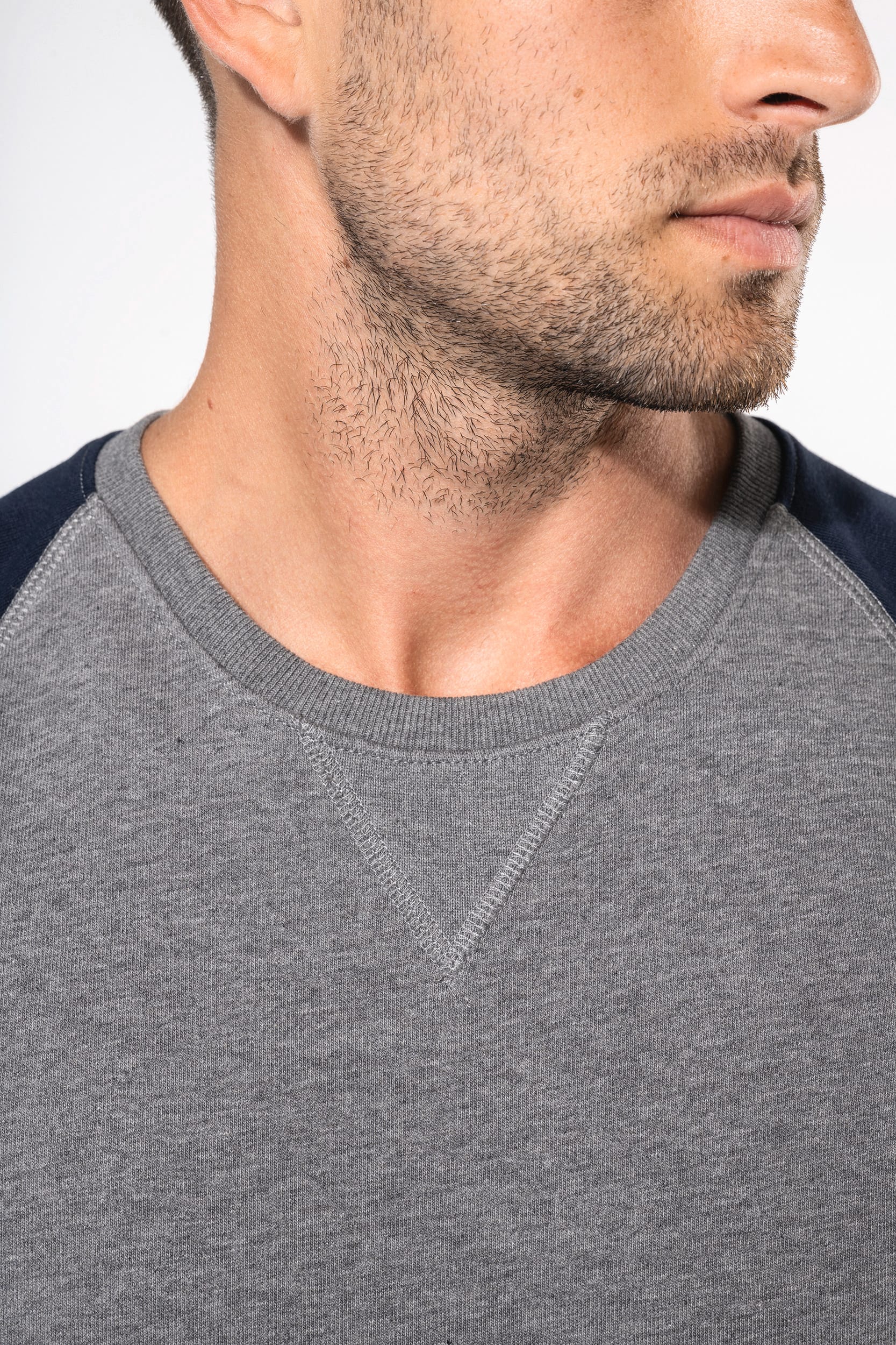 Sweat-shirt à manches raglan bicolore en coton biologique pour homme - K491
