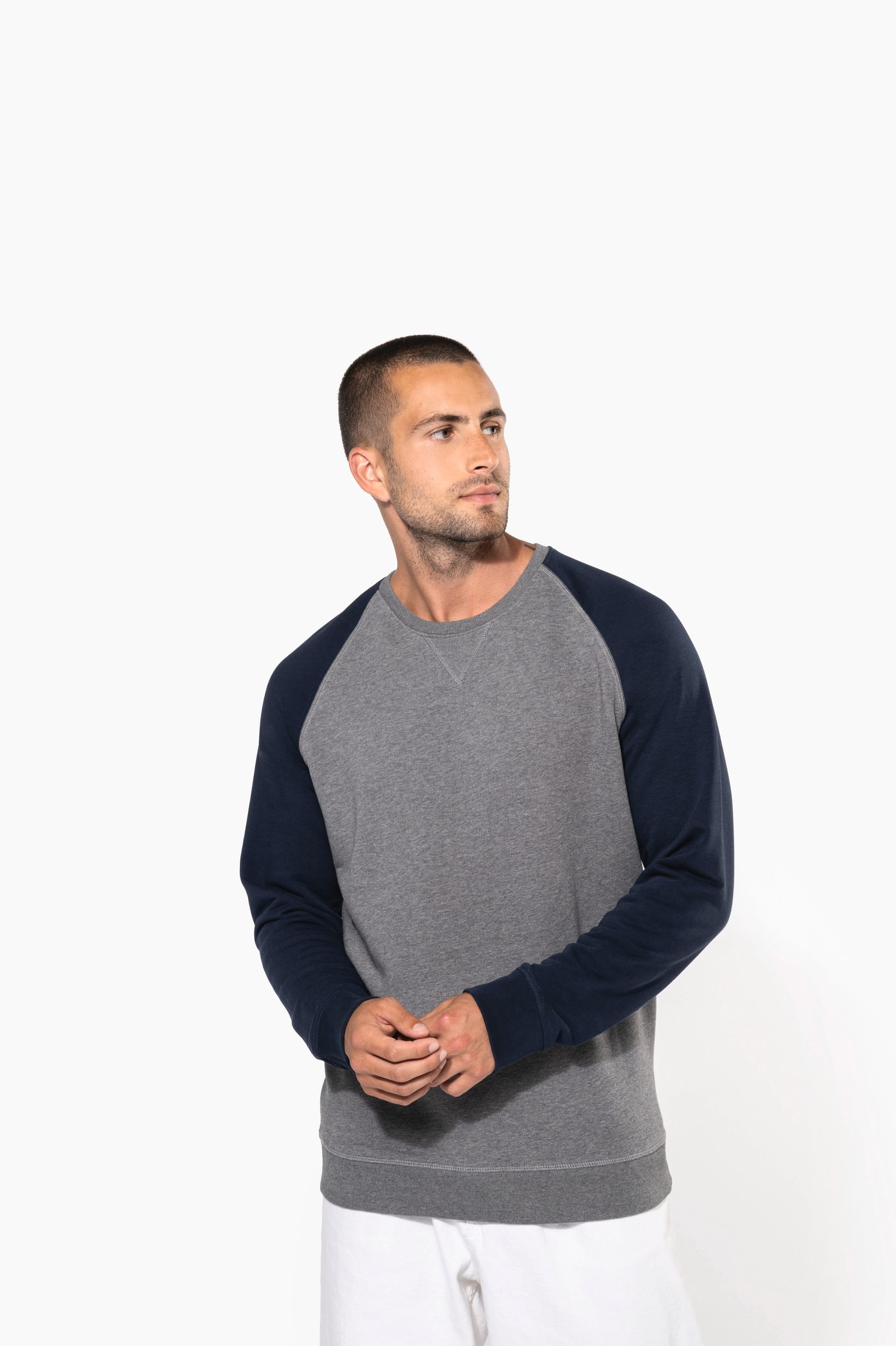 Sweat-shirt à manches raglan bicolore en coton biologique pour homme - K491