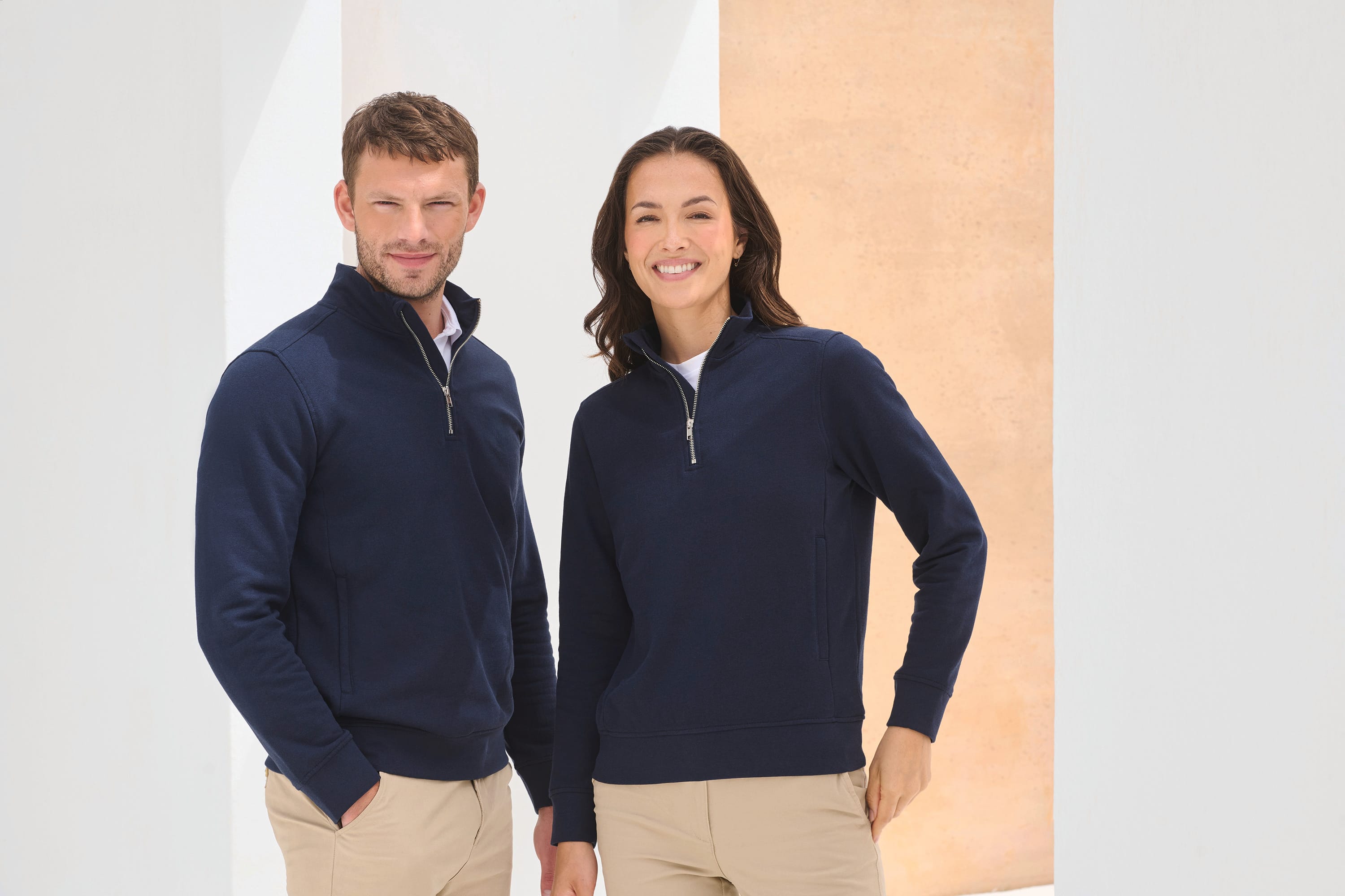 Unisex Zip Neck Sweatshirt in Regenerated Cotton and Recycled Polyester | H842