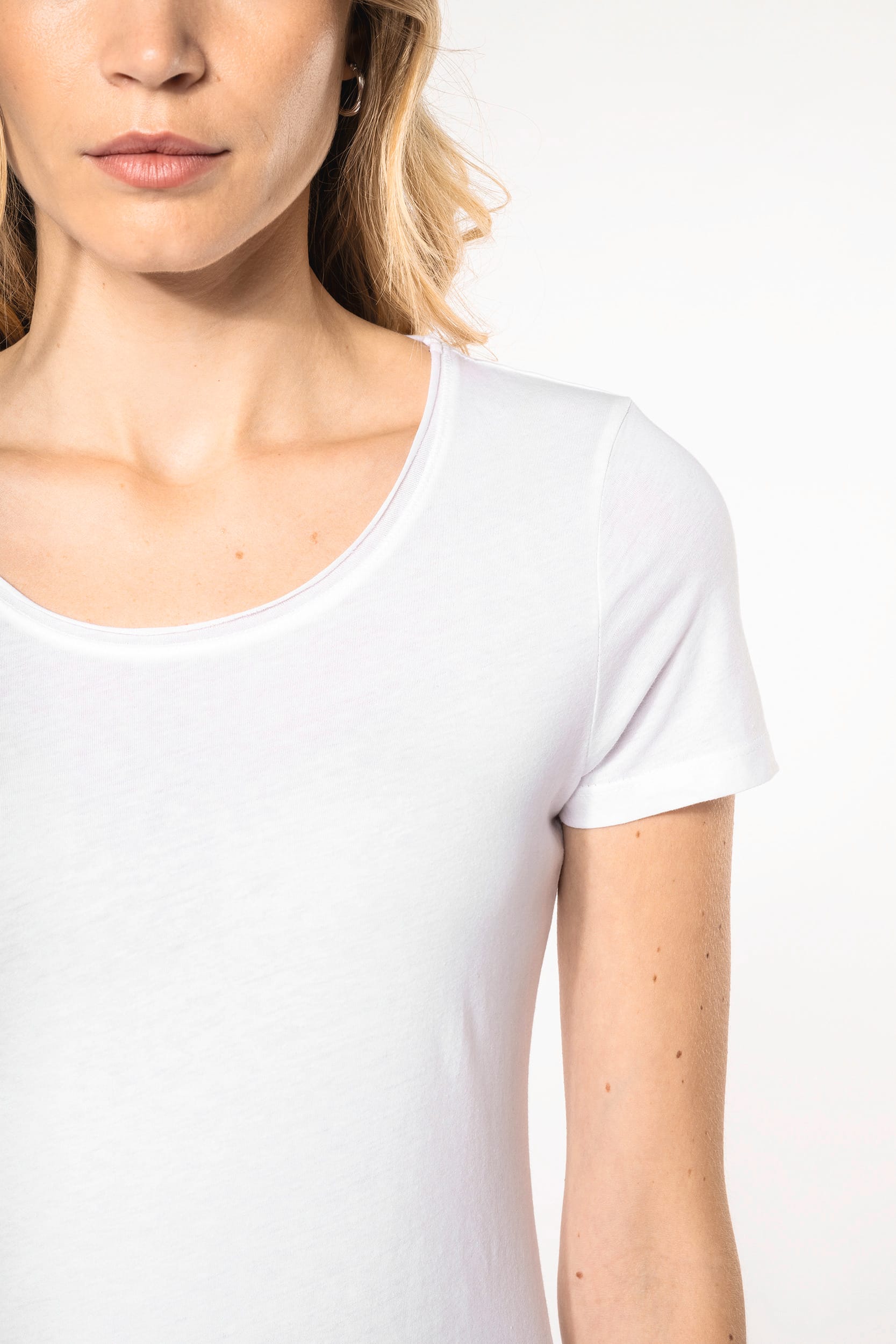 Damen T-Shirt mit kurzen Ärmeln aus Bio-Baumwolle und rohem Halsausschnitt - 110 g/m² - K399