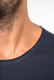 Herren T-Shirt mit kurzen Ärmeln aus Bio-Baumwolle und rohem Halsausschnitt - 110 g/m² - K398