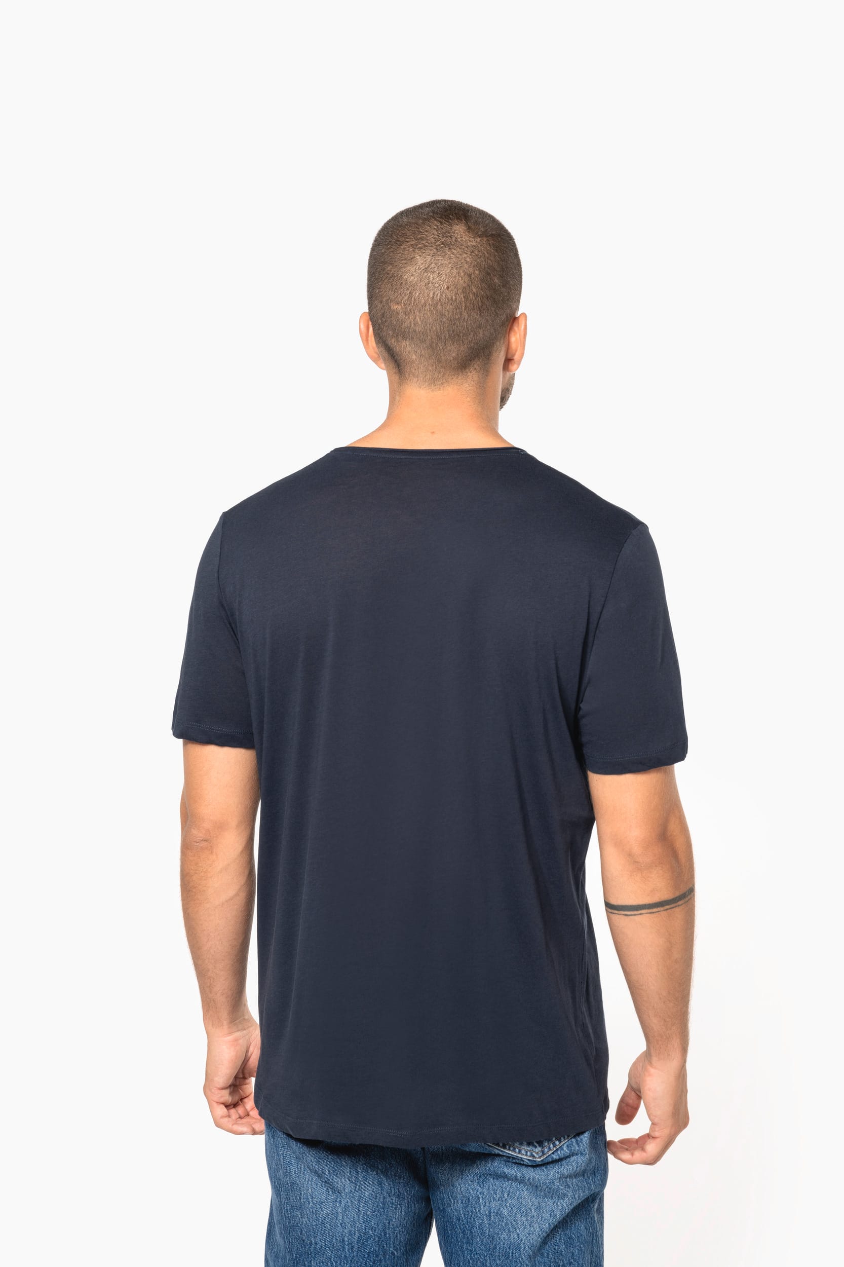 Herren T-Shirt mit kurzen Ärmeln aus Bio-Baumwolle und rohem Halsausschnitt - 110 g/m² - K398