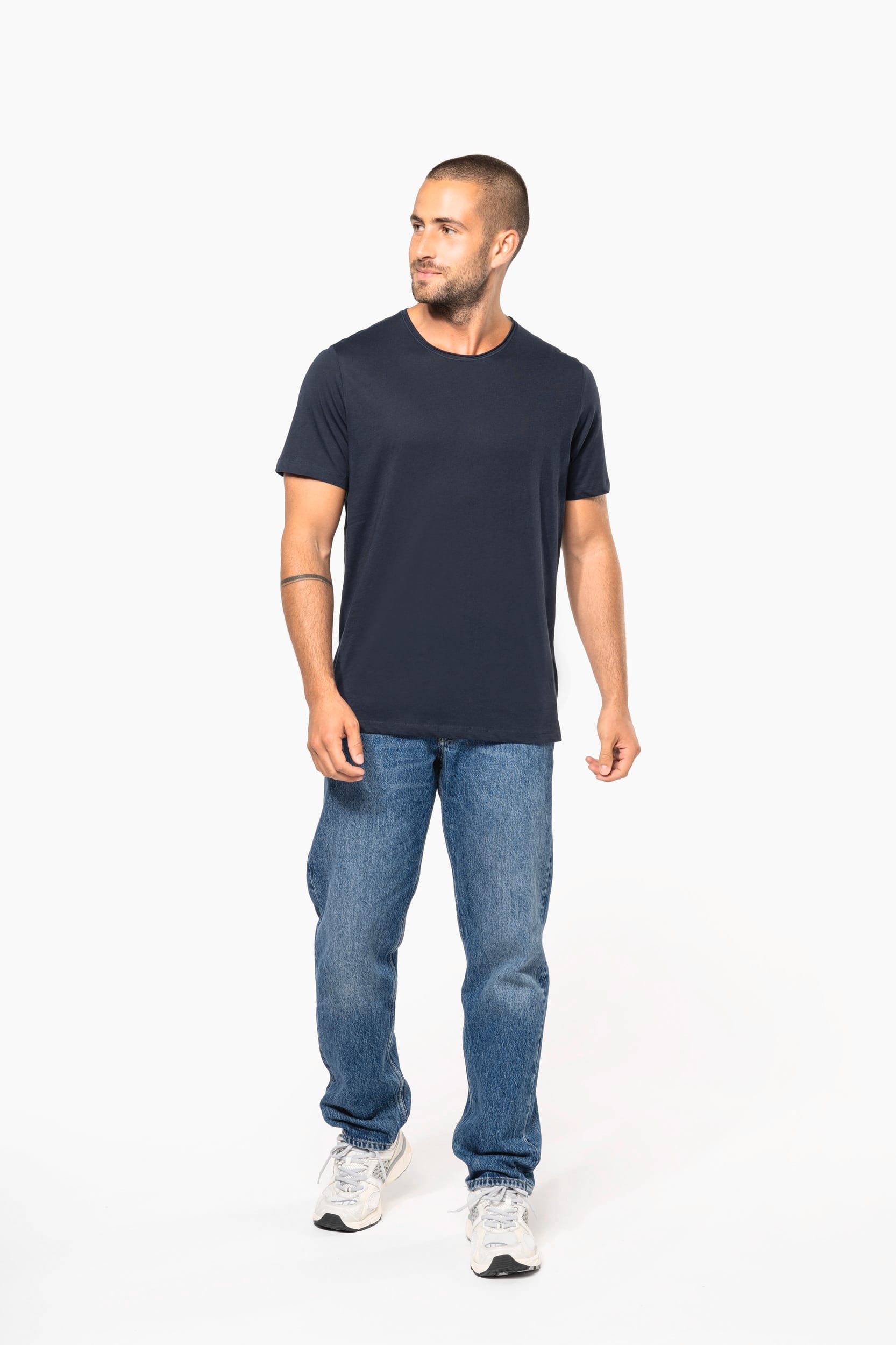 Herren T-Shirt mit kurzen Ärmeln aus Bio-Baumwolle und rohem Halsausschnitt - 110 g/m² - K398