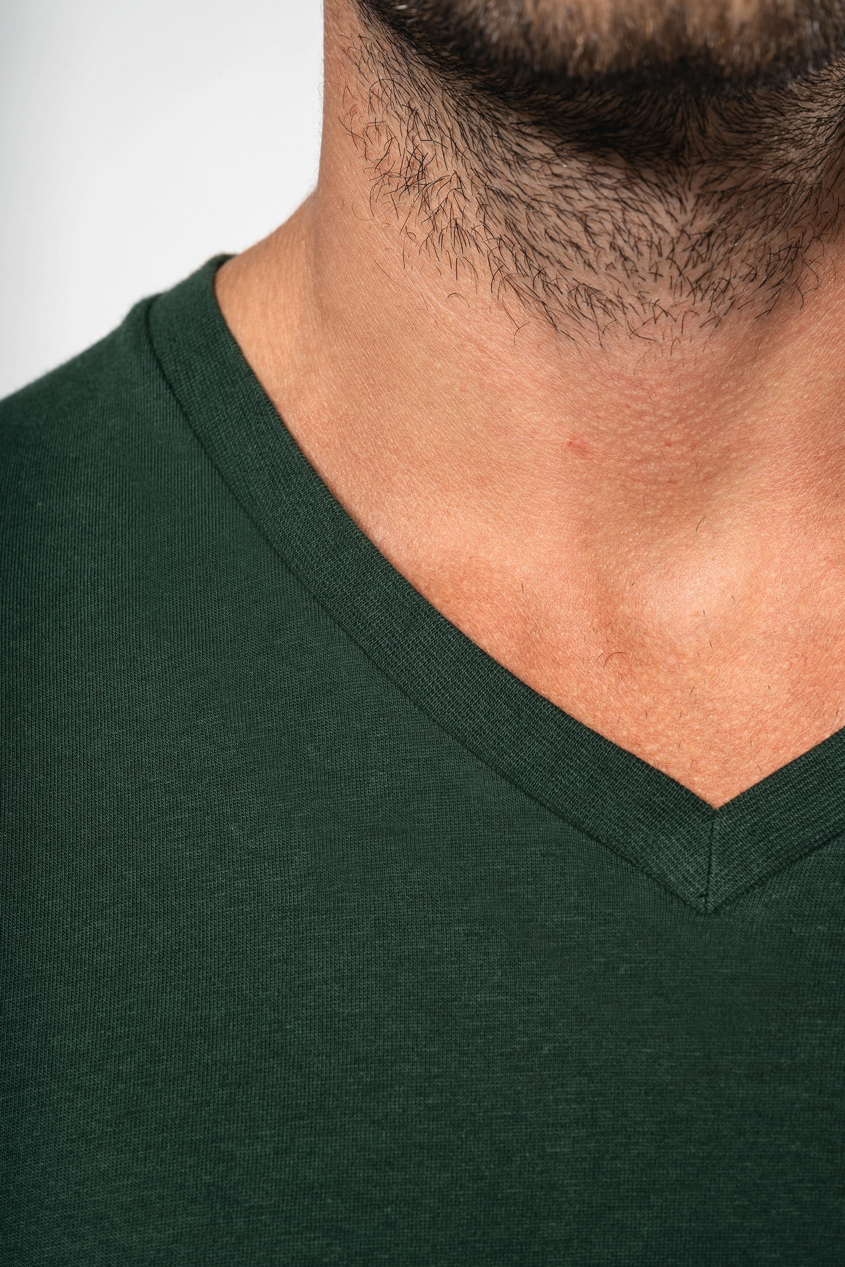 Herren V-Ausschnitt T-Shirt aus Bio-Baumwolle - 145 g/m² | K3028IC