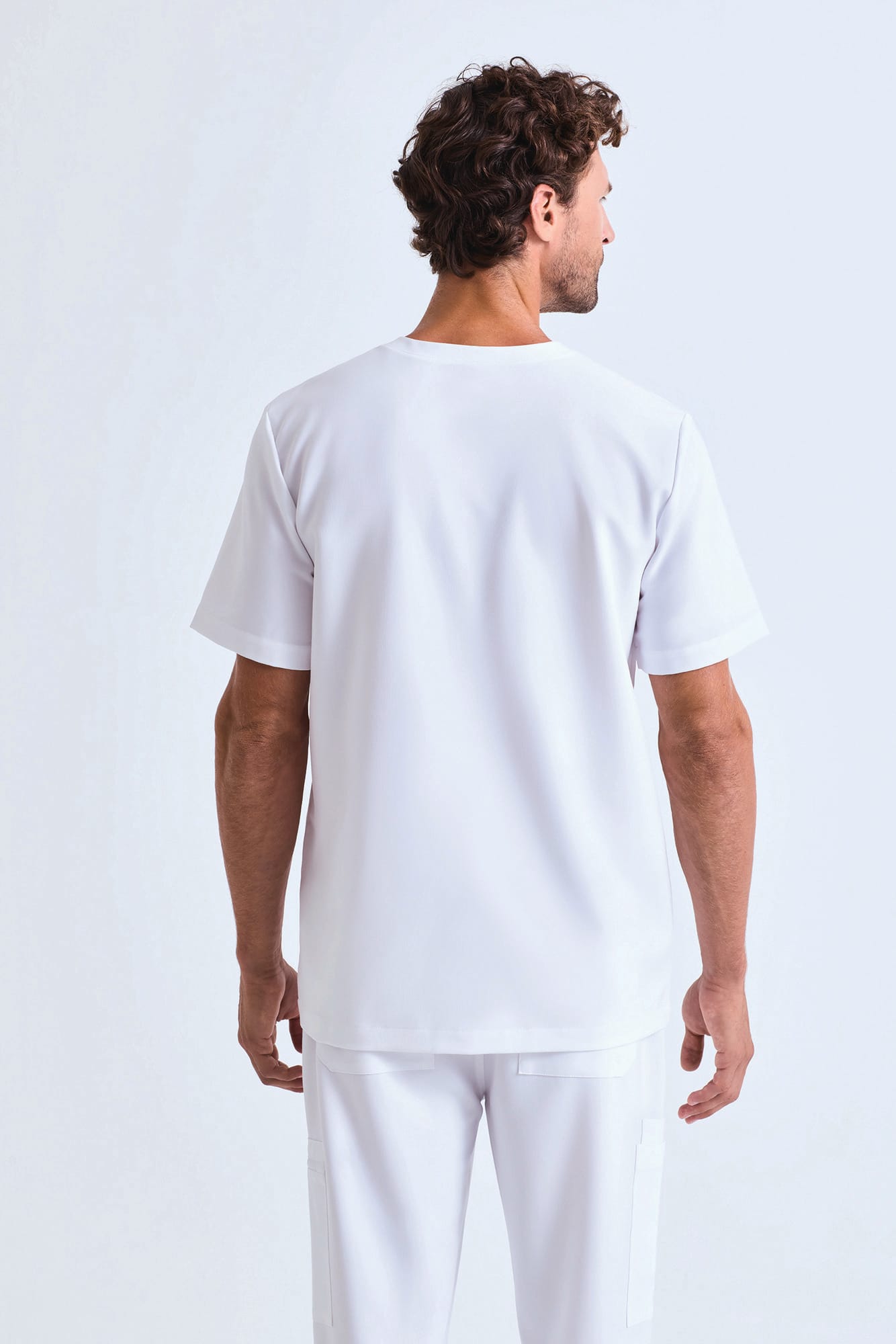 Tunique extensible à manches courtes et col V pour homme avec poche poitrine | NN200