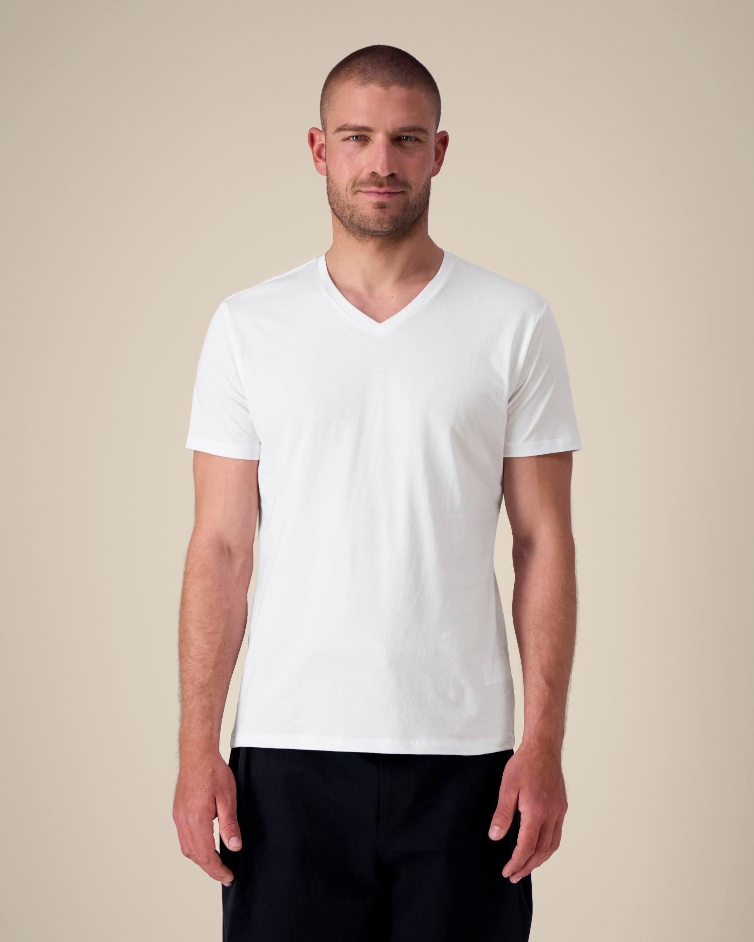 Camiseta orgánica con cuello en V para hombre - 155 g/m² | Presenter STTM562