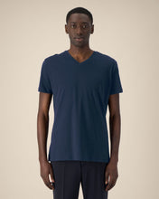 Camiseta orgánica con cuello en V para hombre - 155 g/m² | Presenter STTM562