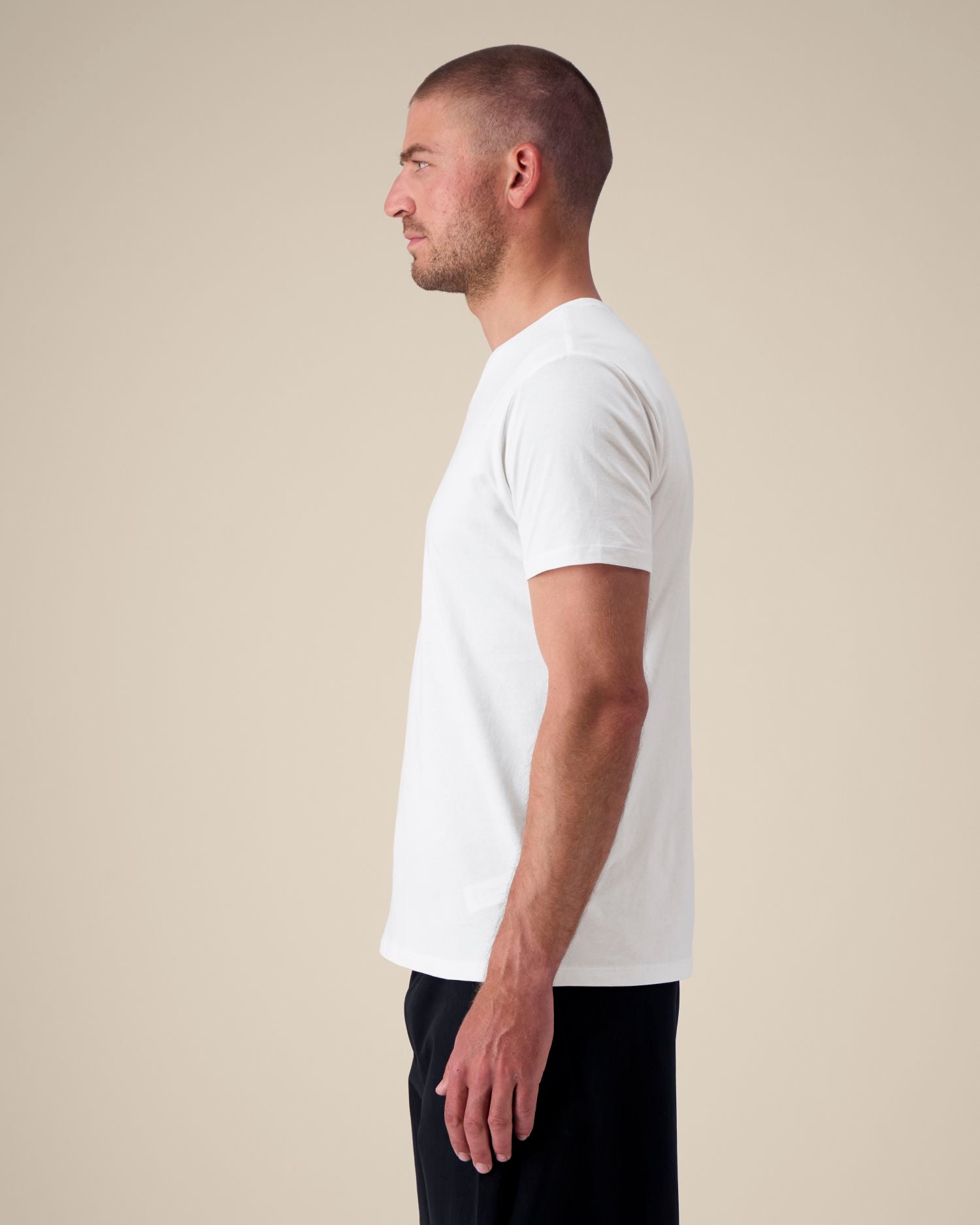 Camiseta orgánica con cuello en V para hombre - 155 g/m² | Presenter STTM562