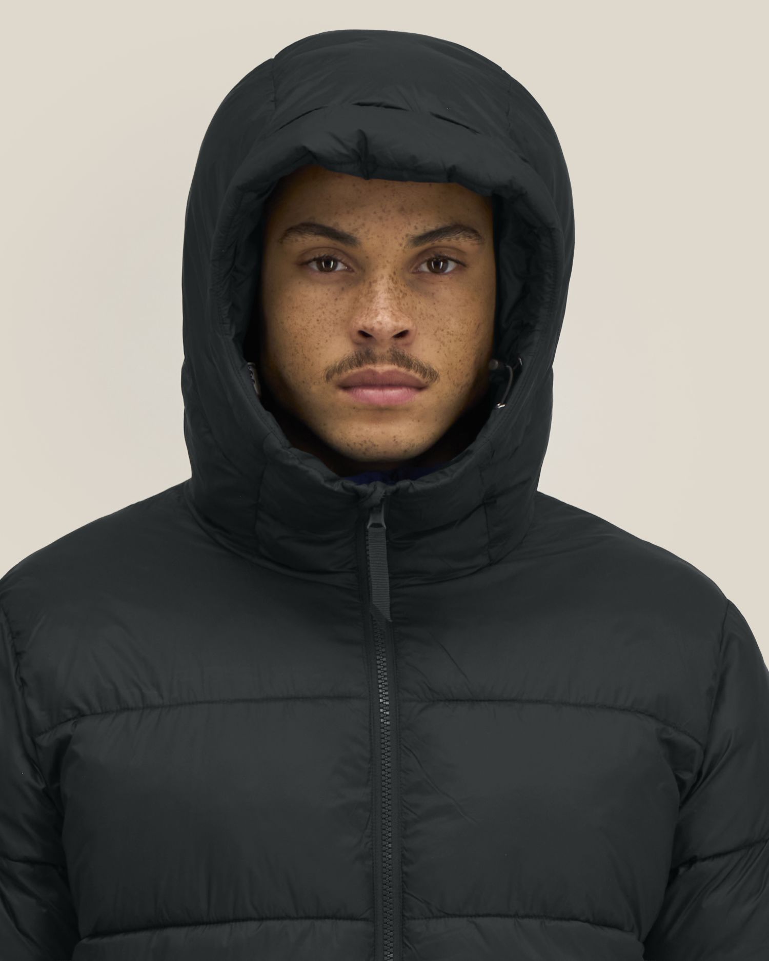 Unisex-Pufferjacke mit Kapuze aus recyceltem Nylon | Puffer 2.0 - STJU292