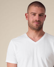 Camiseta orgánica con cuello en V para hombre - 155 g/m² | Presenter STTM562