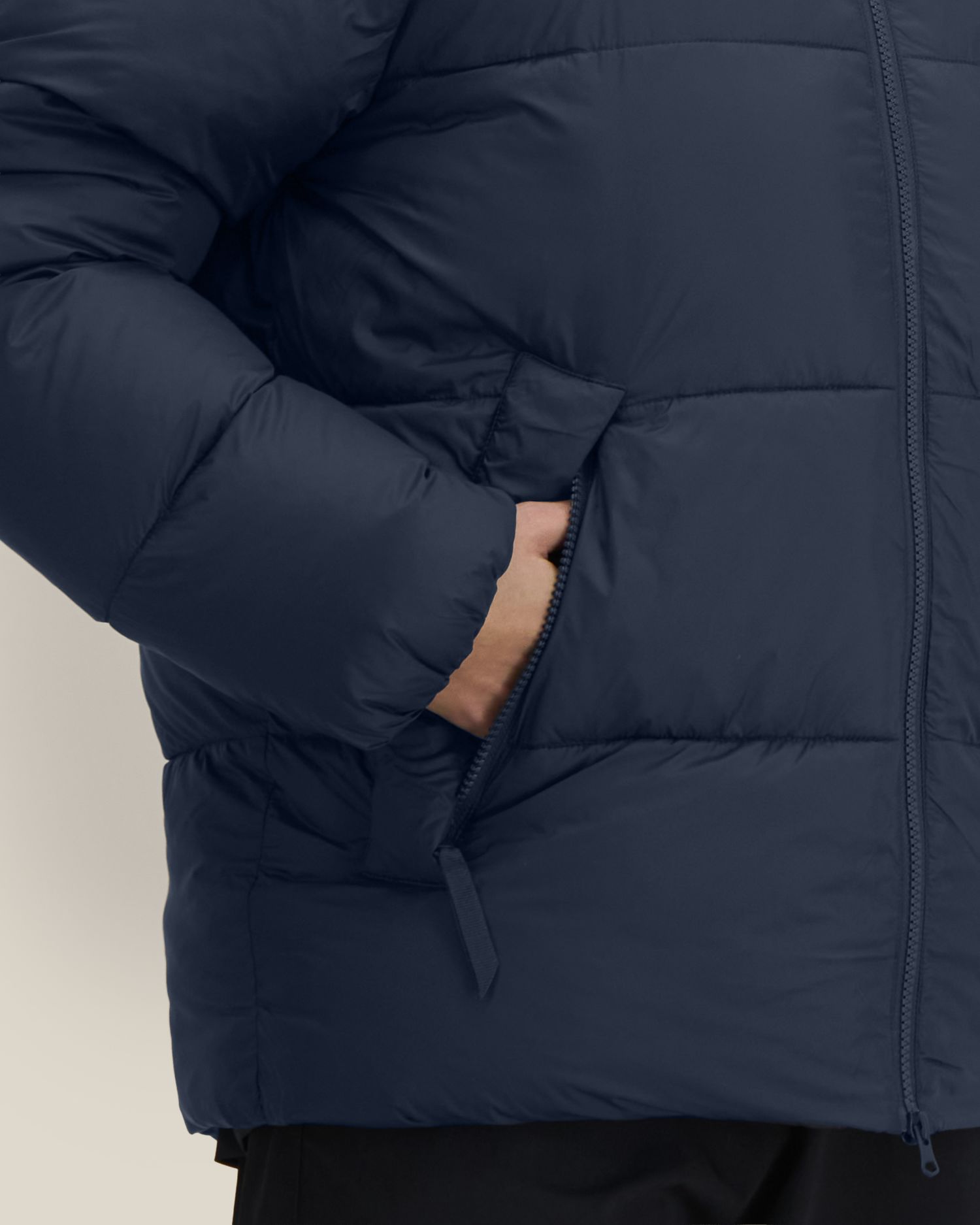 Unisex-Pufferjacke mit Kapuze aus recyceltem Nylon | Puffer 2.0 - STJU292