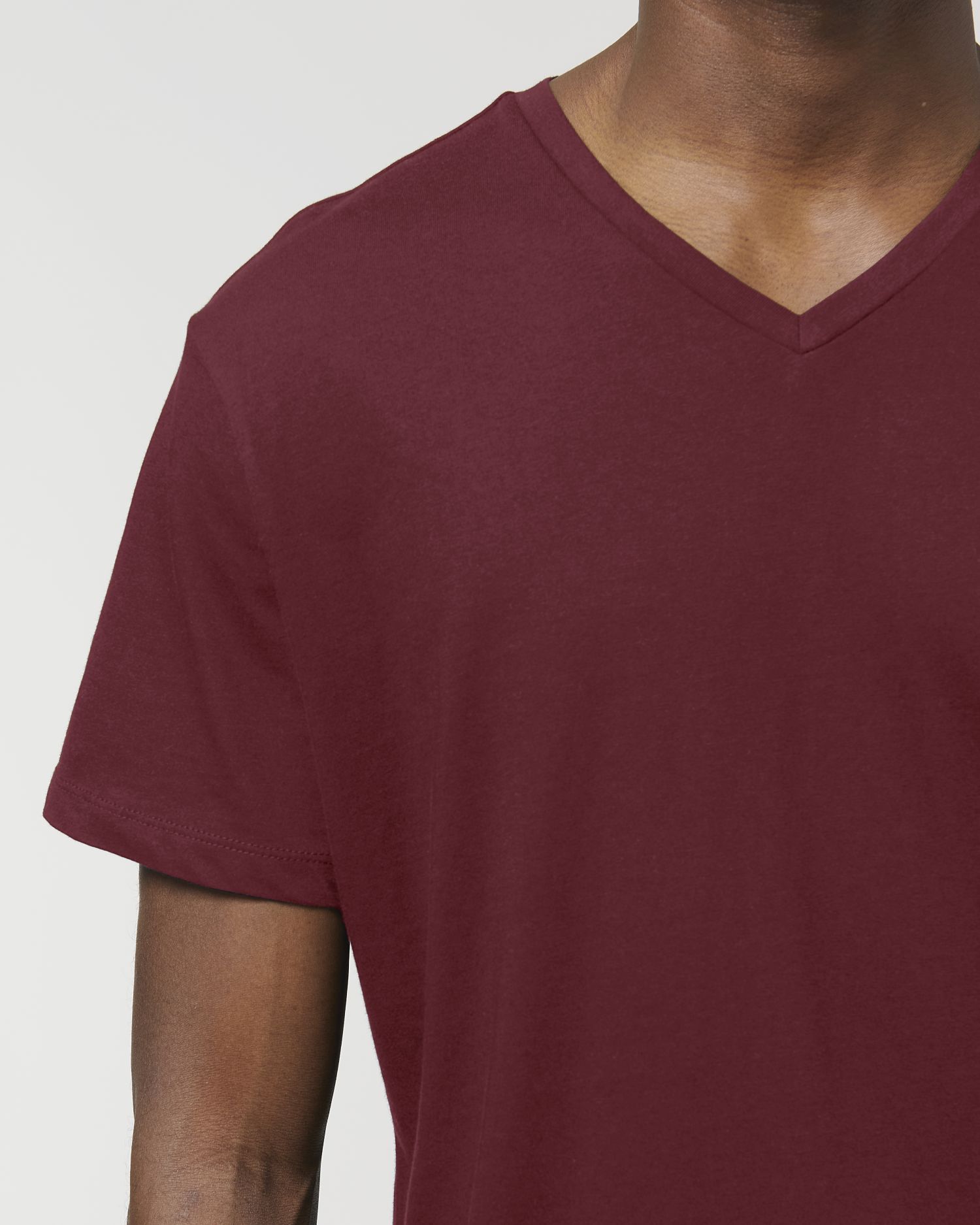 Camiseta orgánica con cuello en V para hombre - 155 g/m² | Presenter STTM562