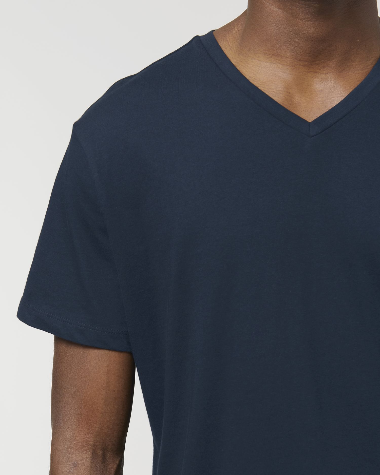 Camiseta orgánica con cuello en V para hombre - 155 g/m² | Presenter STTM562