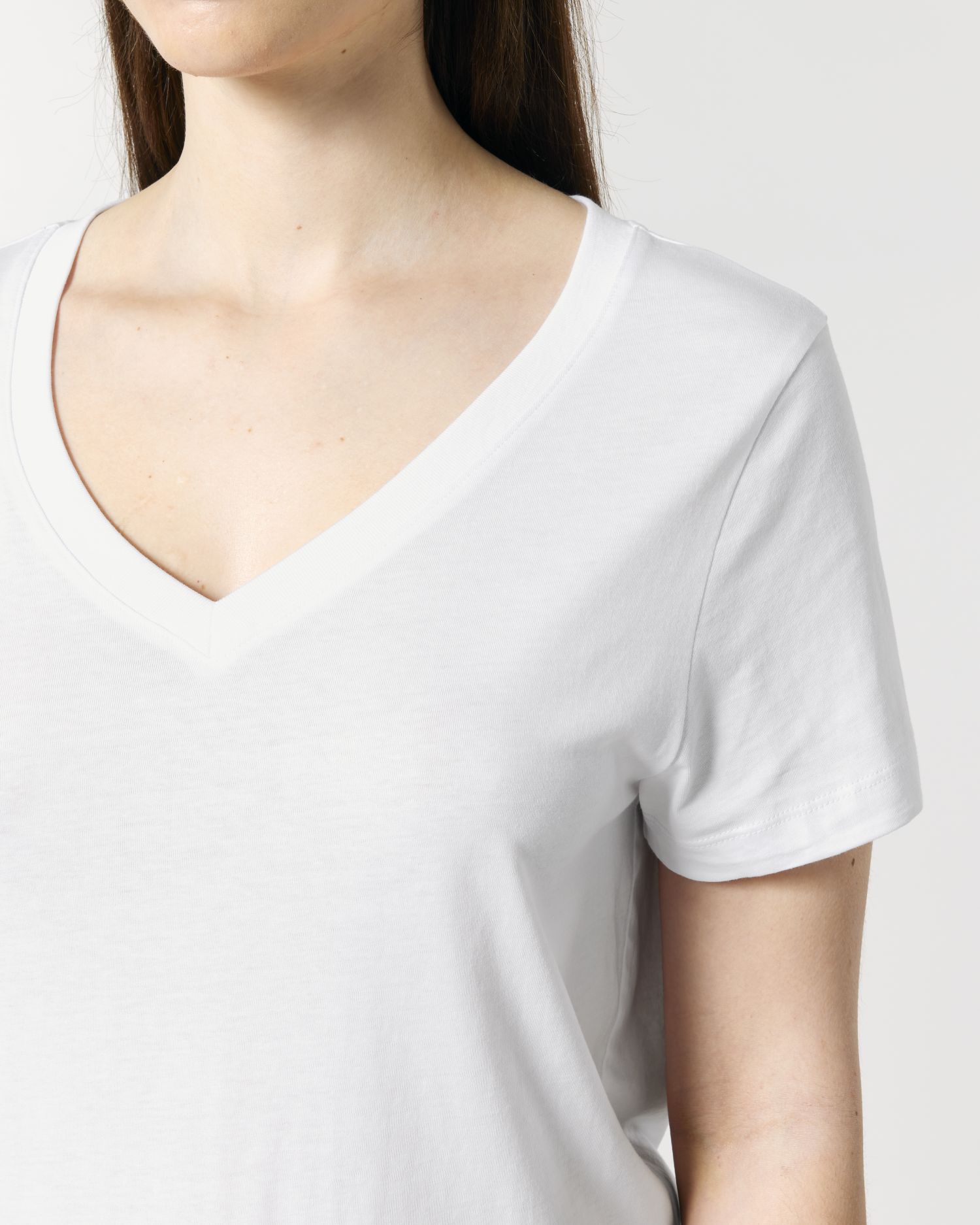 Camiseta orgánica de mujer con cuello en V - 155 GSM | Stella Isla STTW176