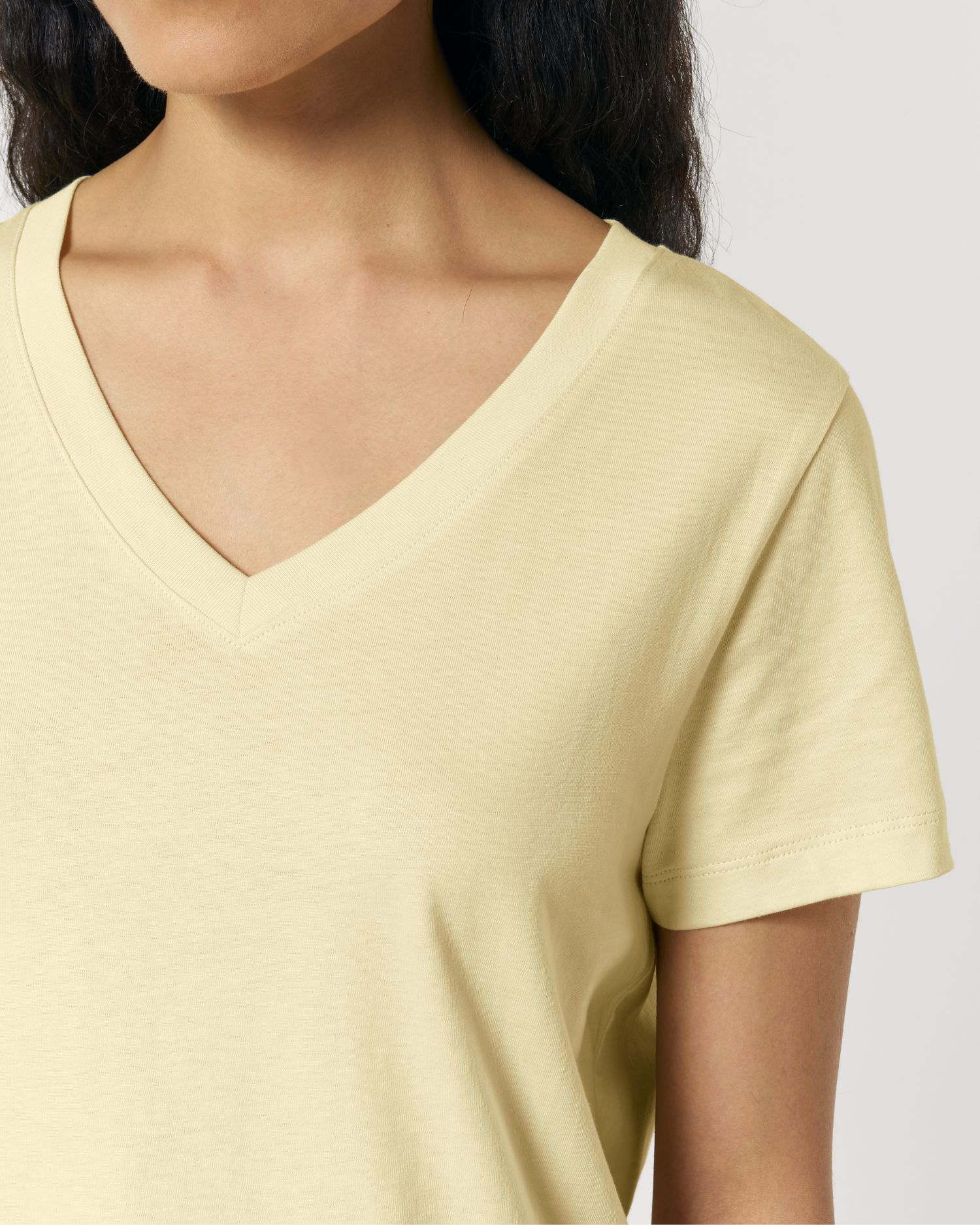 Camiseta orgánica de mujer con cuello en V - 155 GSM | Stella Isla STTW176