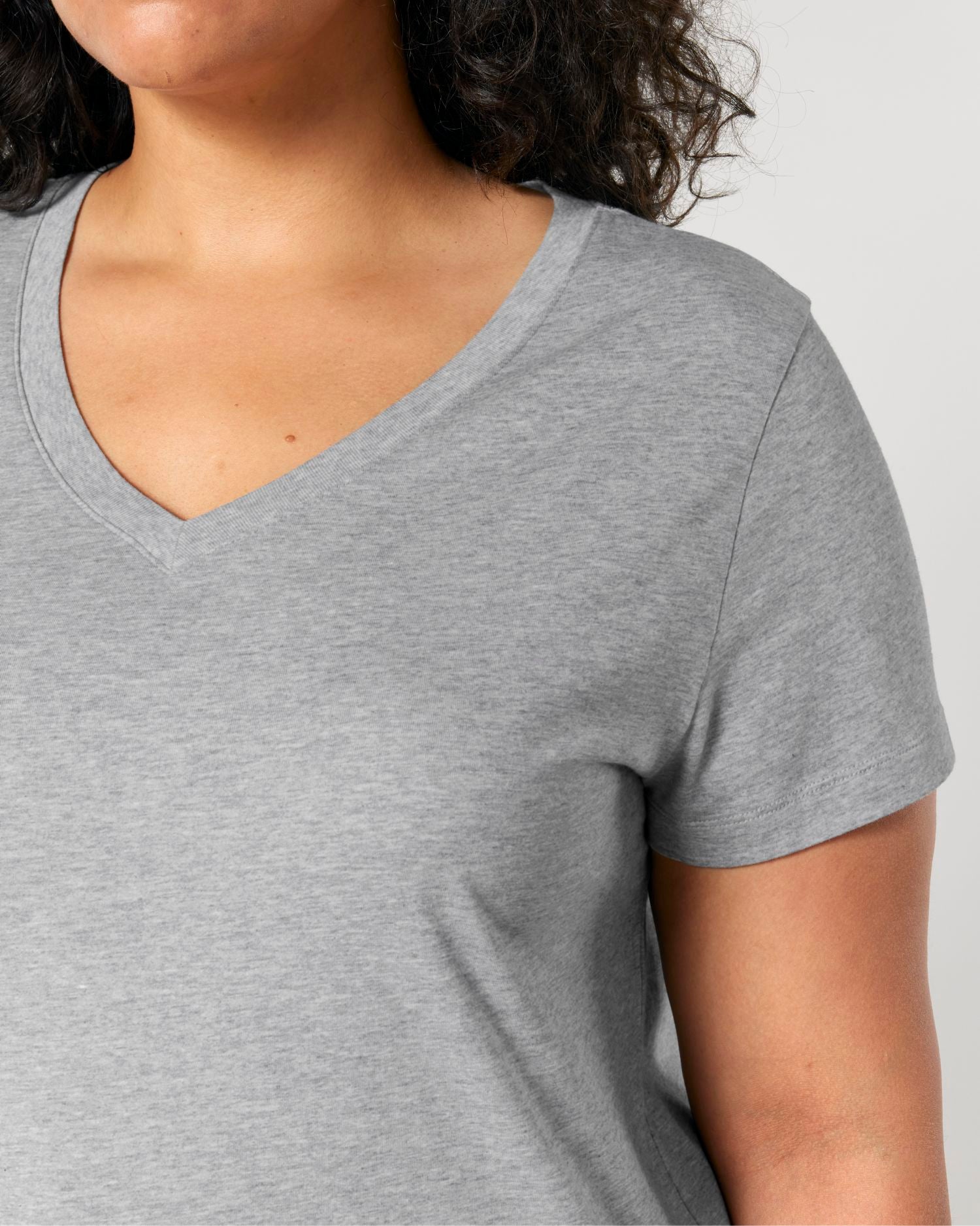 Camiseta orgánica de mujer con cuello en V - 155 GSM | Stella Isla STTW176