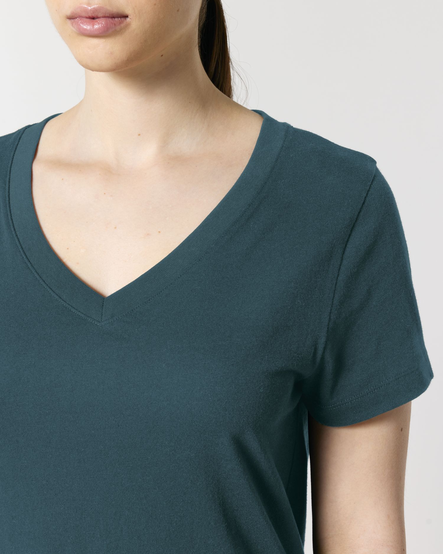 Camiseta orgánica de mujer con cuello en V - 155 GSM | Stella Isla STTW176