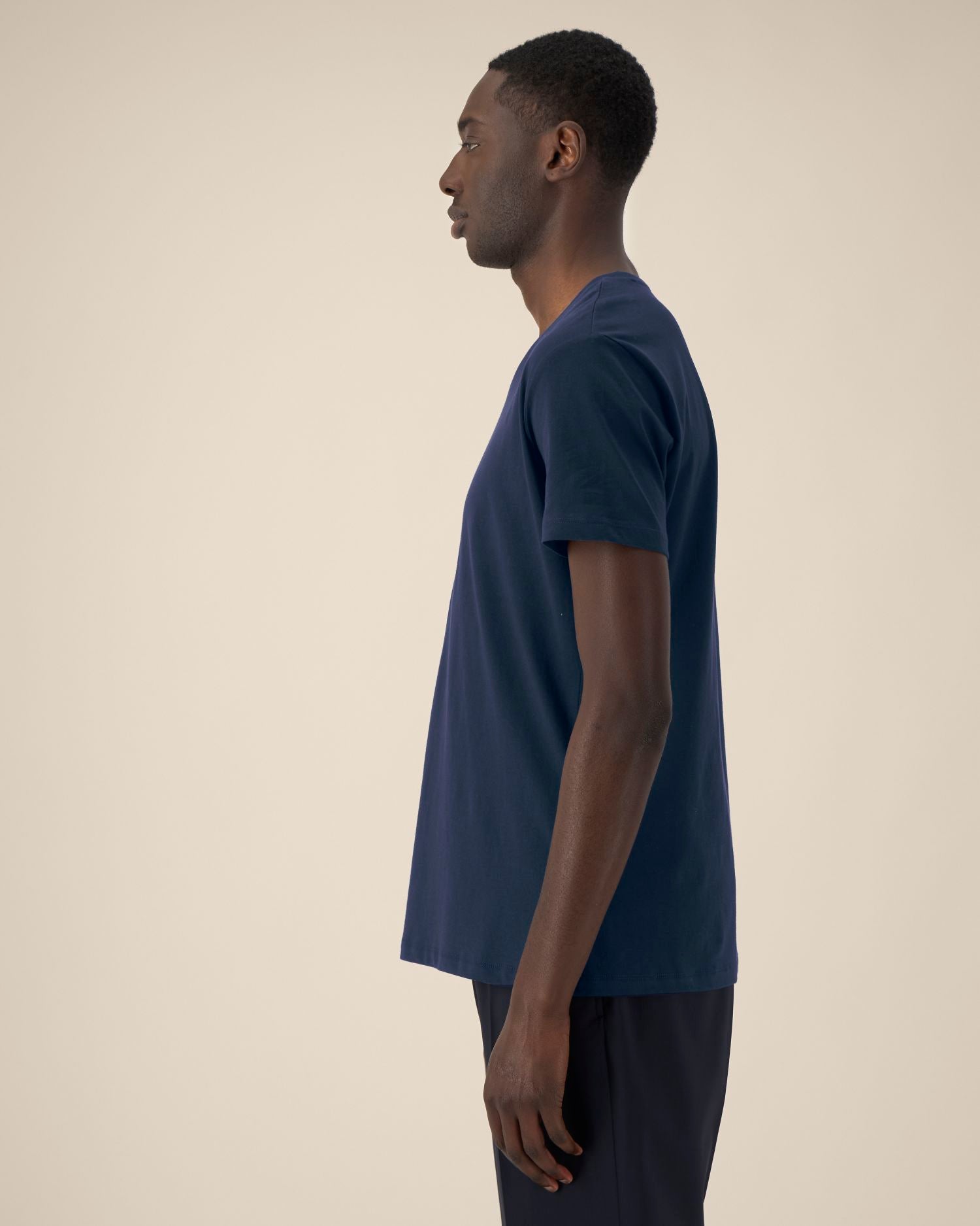 Camiseta orgánica con cuello en V para hombre - 155 g/m² | Presenter STTM562