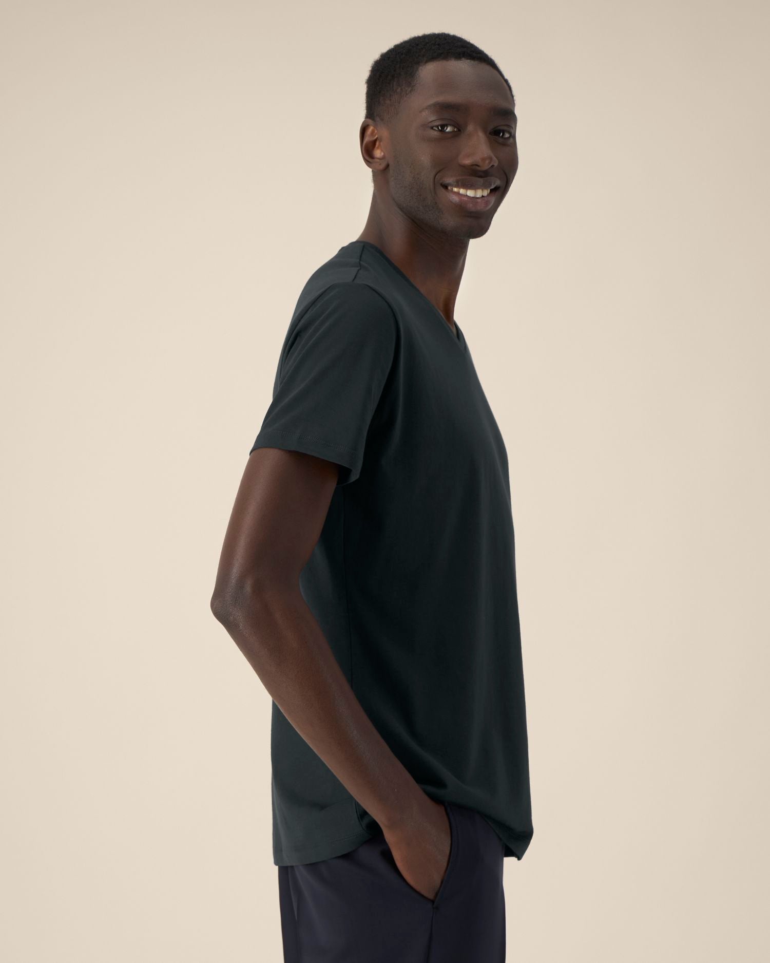 Camiseta orgánica con cuello en V para hombre - 155 g/m² | Presenter STTM562