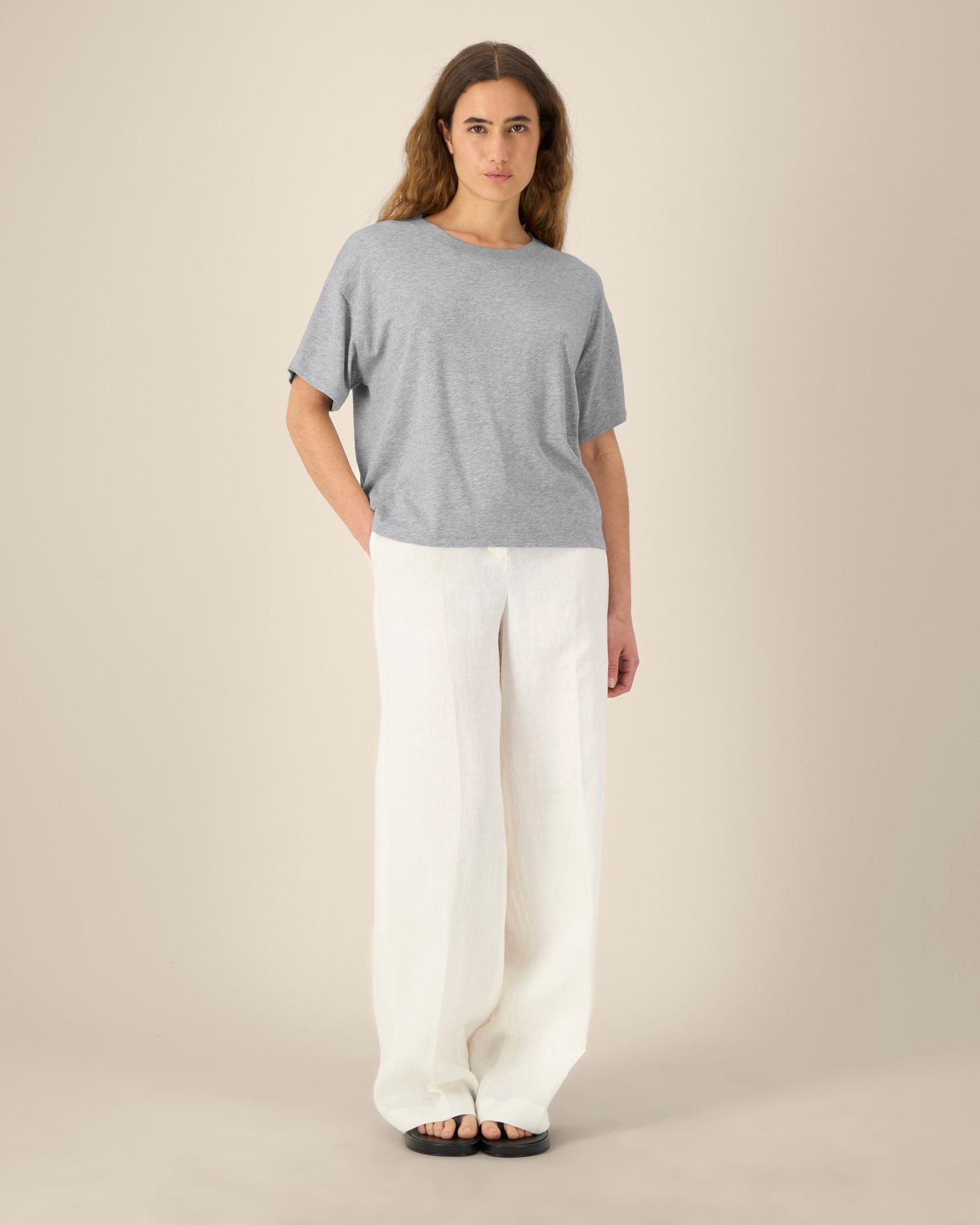 Women's T-shirt with curved high-low hem - 155 GSM | Stella Etta - STTW264