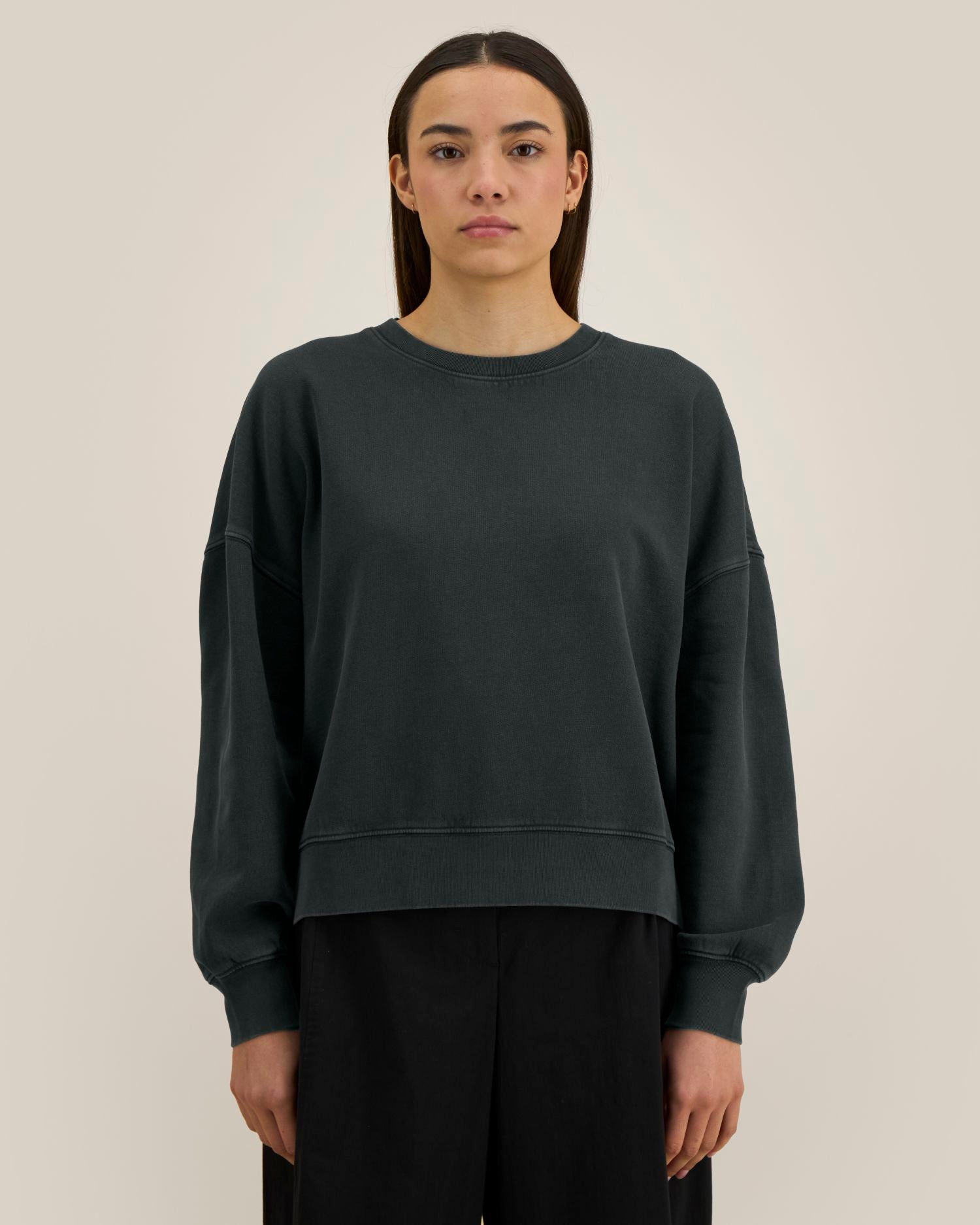 Garment-dyed Sweatshirt mit Rundhalsausschnitt für Damen – 320 g/m² | Stella Alma Vintage – STSW284
