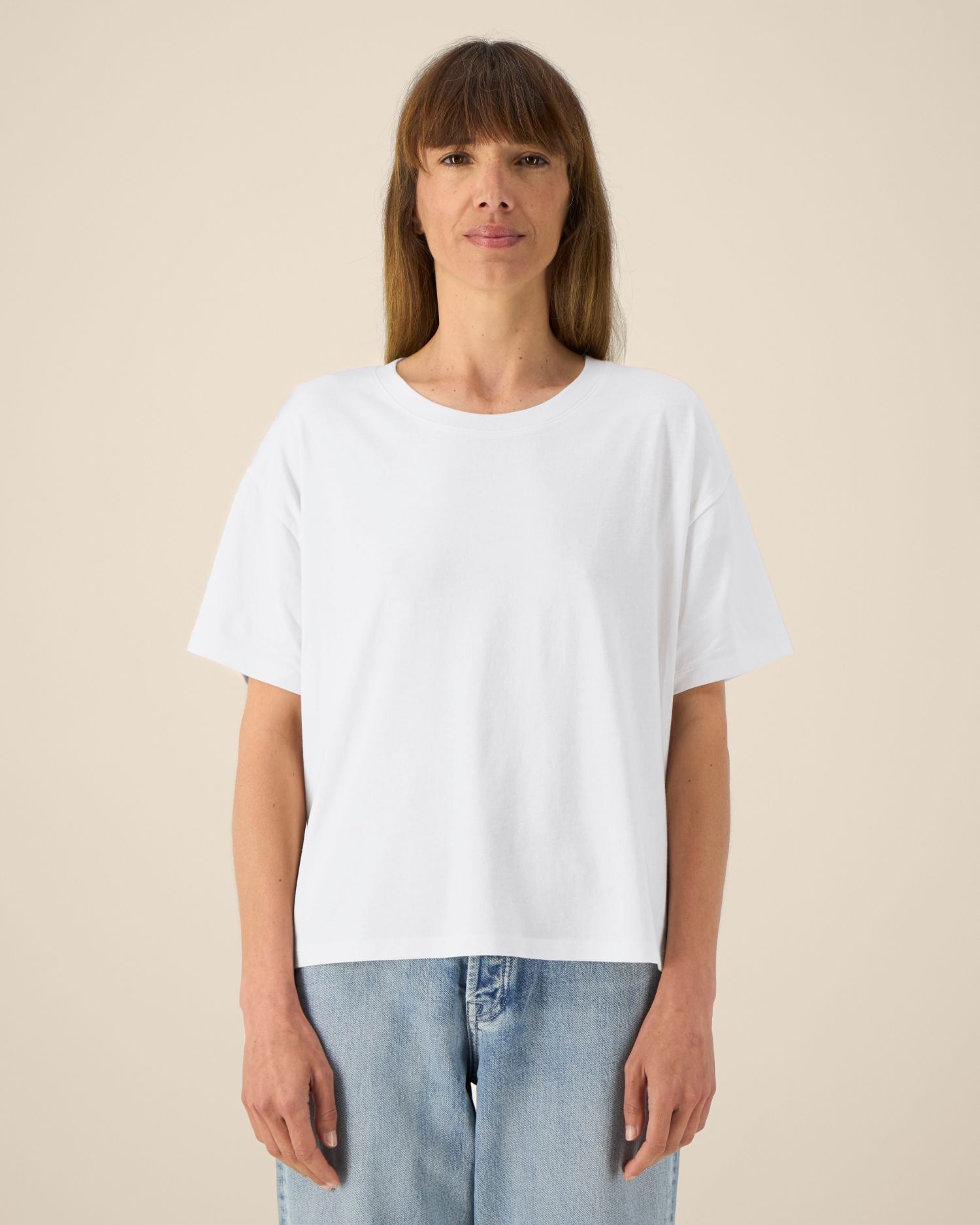 Women's T-shirt with curved high-low hem - 155 GSM | Stella Etta - STTW264