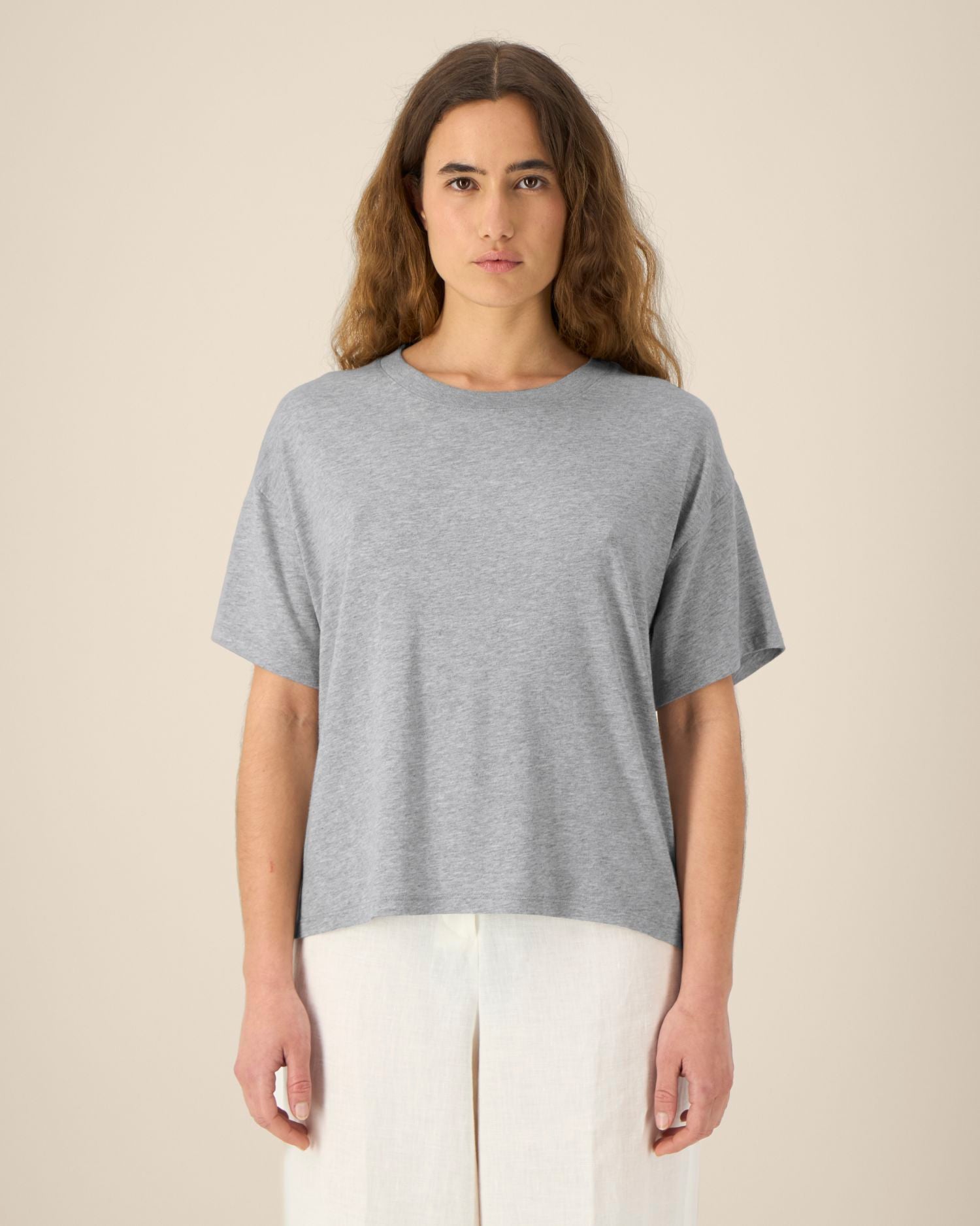 Women's T-shirt with curved high-low hem - 155 GSM | Stella Etta - STTW264
