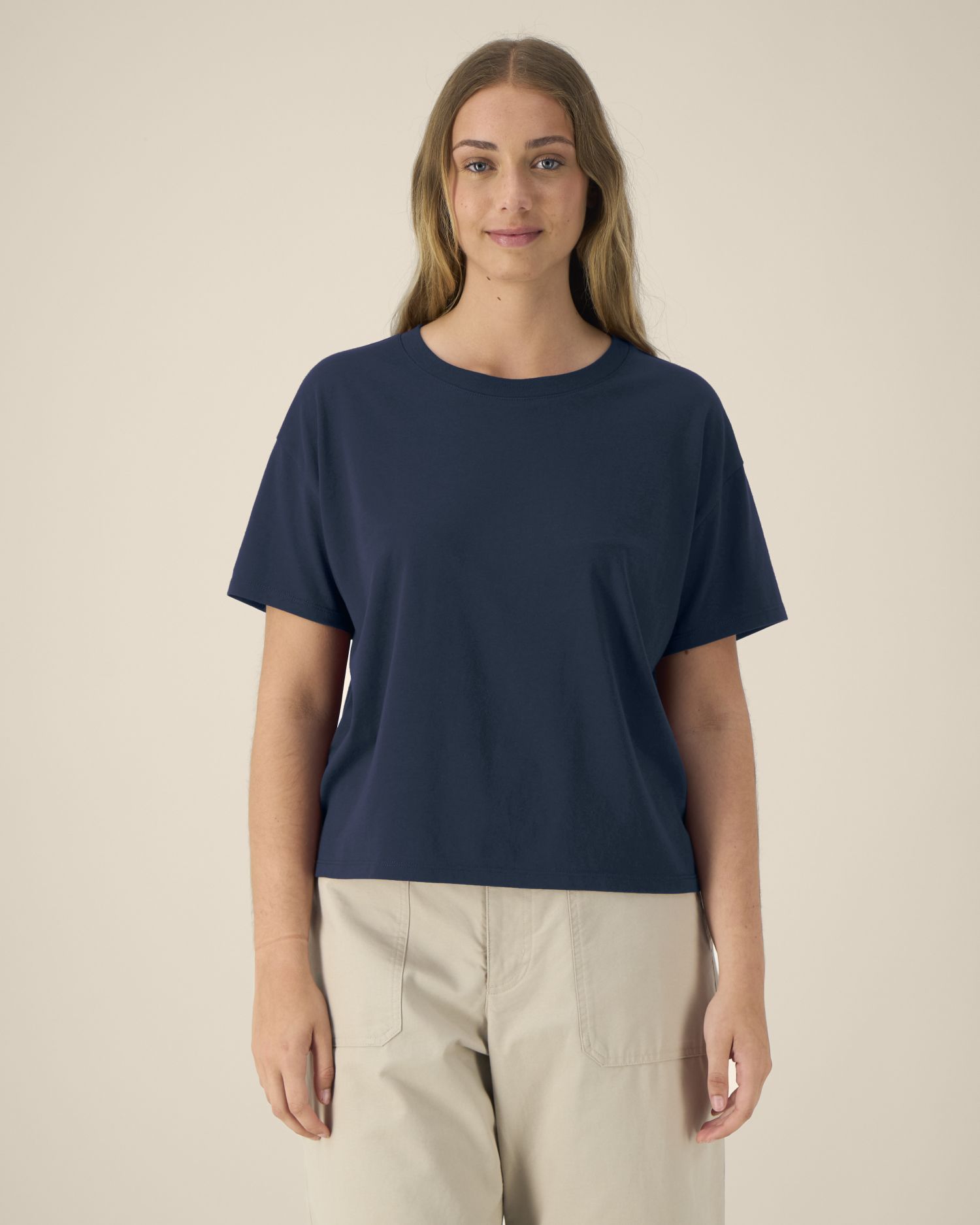 Women's T-shirt with curved high-low hem - 155 GSM | Stella Etta - STTW264