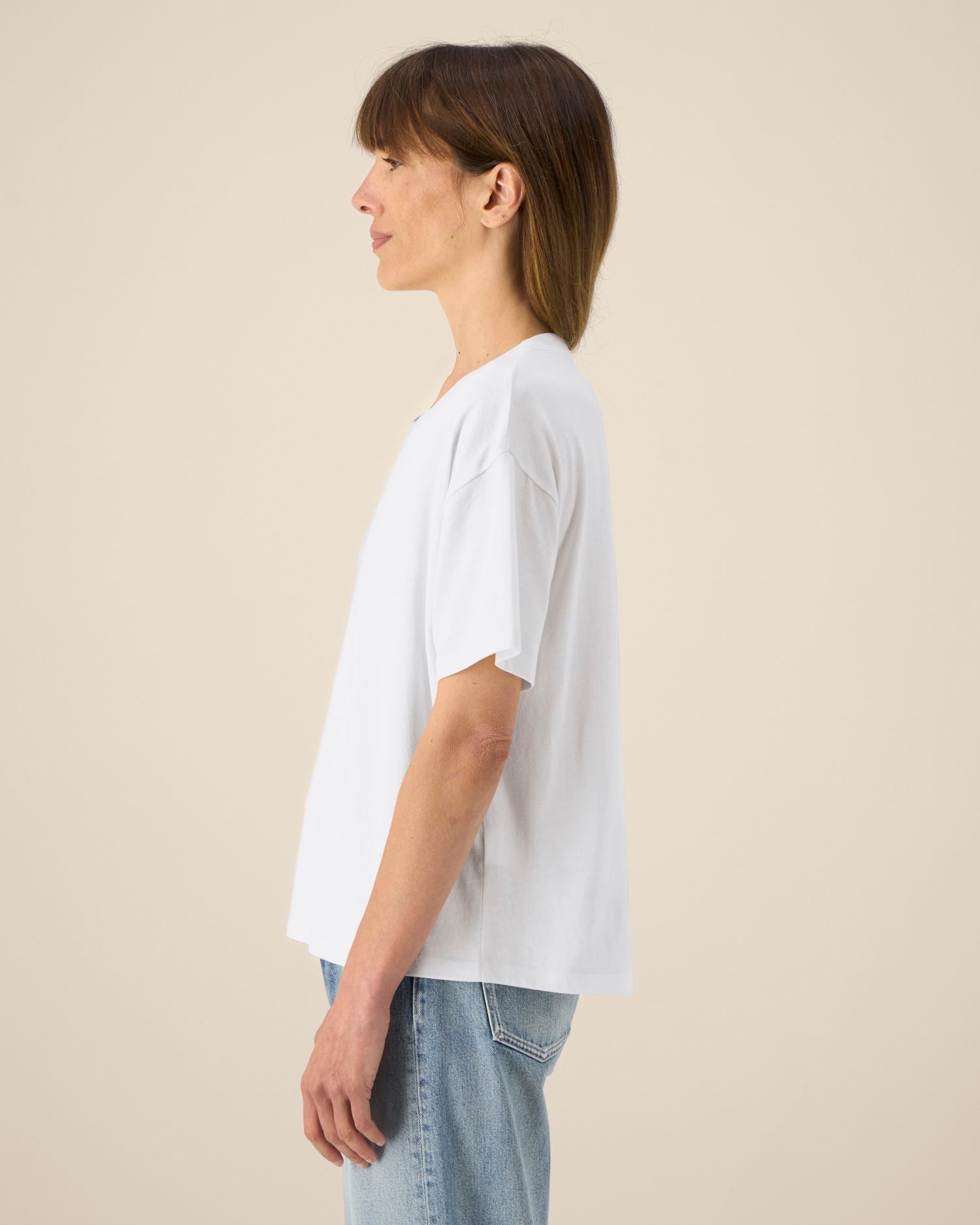 Women's T-shirt with curved high-low hem - 155 GSM | Stella Etta - STTW264