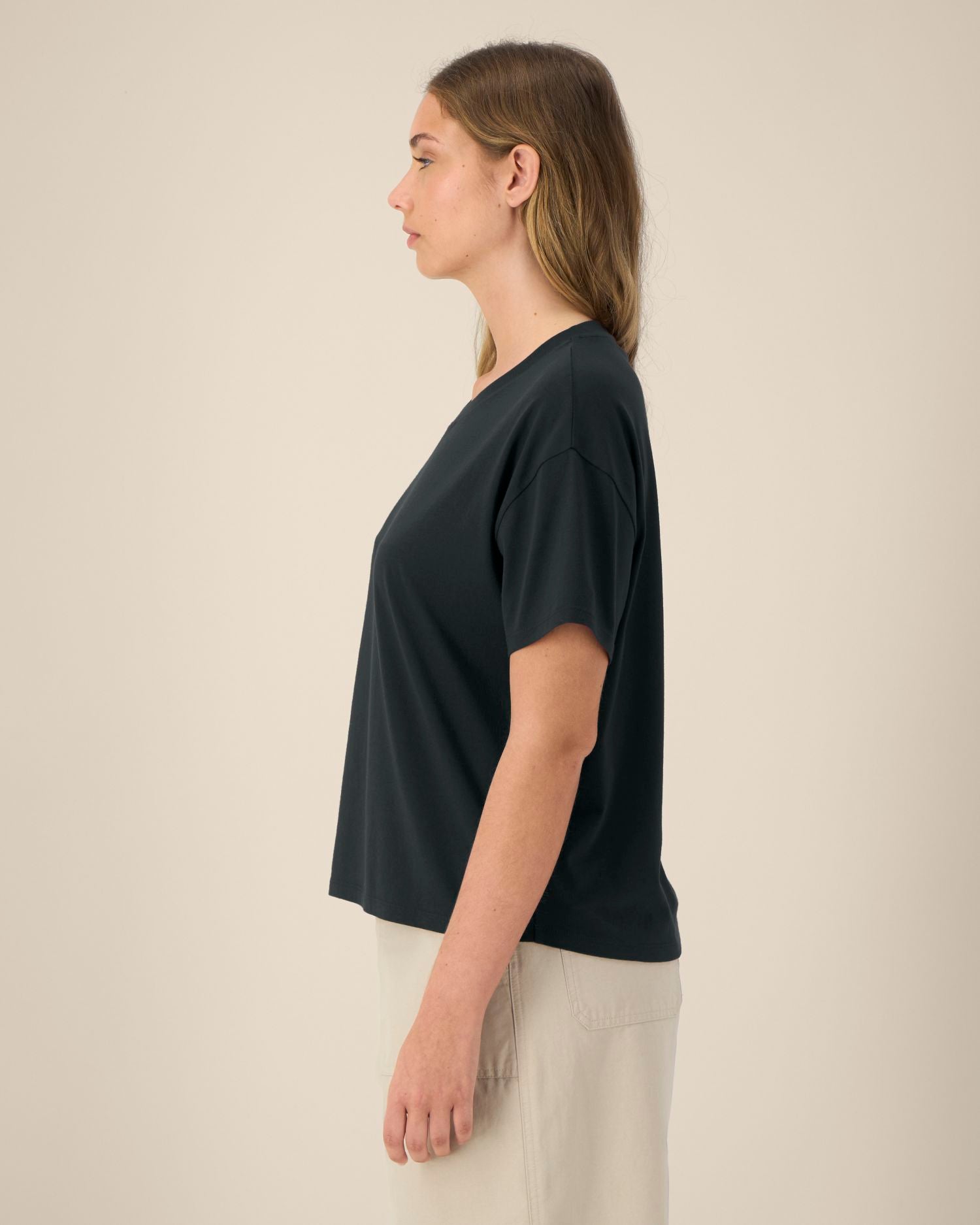 Women's T-shirt with curved high-low hem - 155 GSM | Stella Etta - STTW264