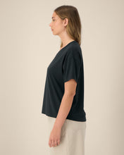 Women's T-shirt with curved high-low hem - 155 GSM | Stella Etta - STTW264