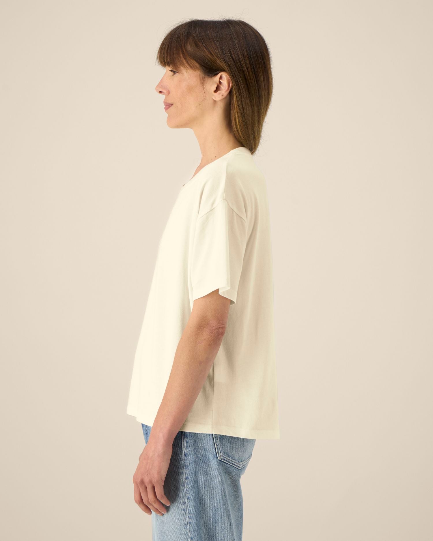 Women's T-shirt with curved high-low hem - 155 GSM | Stella Etta - STTW264