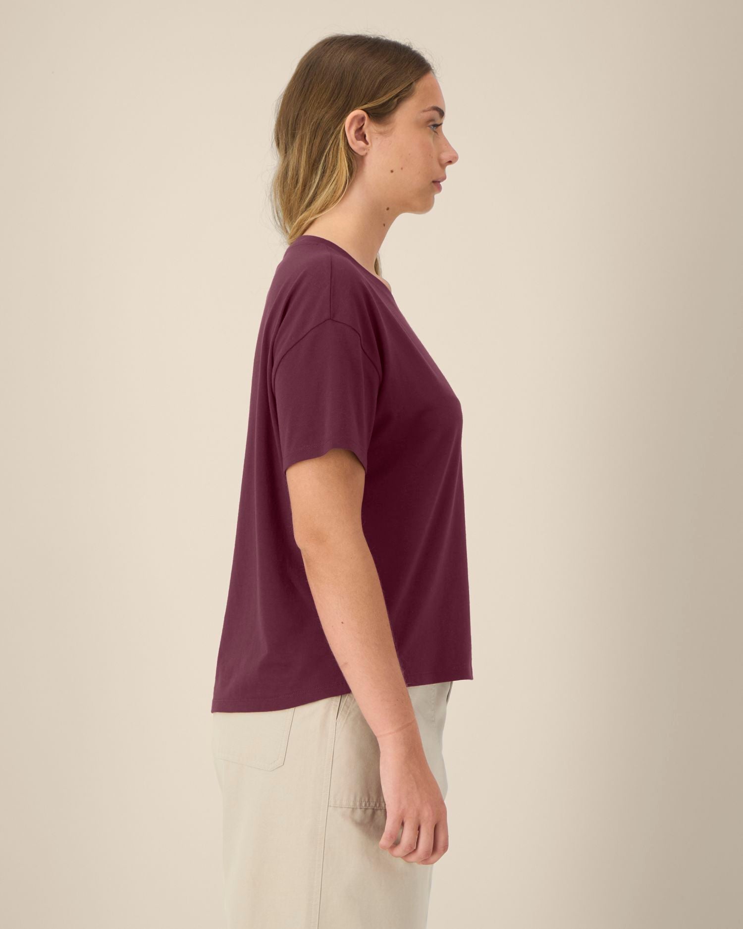 Women's T-shirt with curved high-low hem - 155 GSM | Stella Etta - STTW264